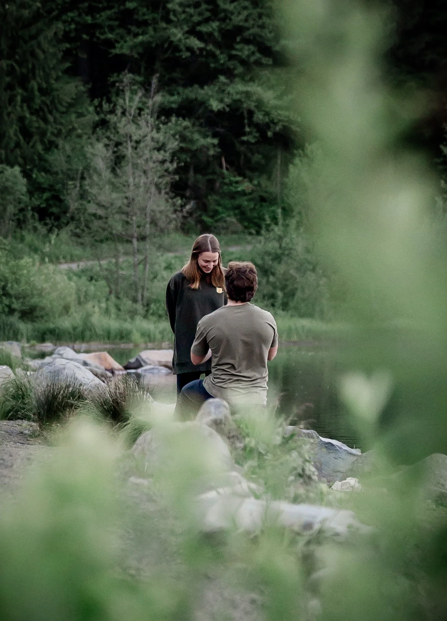 Studio623Photography-TrilliumLake-engagement-photos-proposal--7.jpg