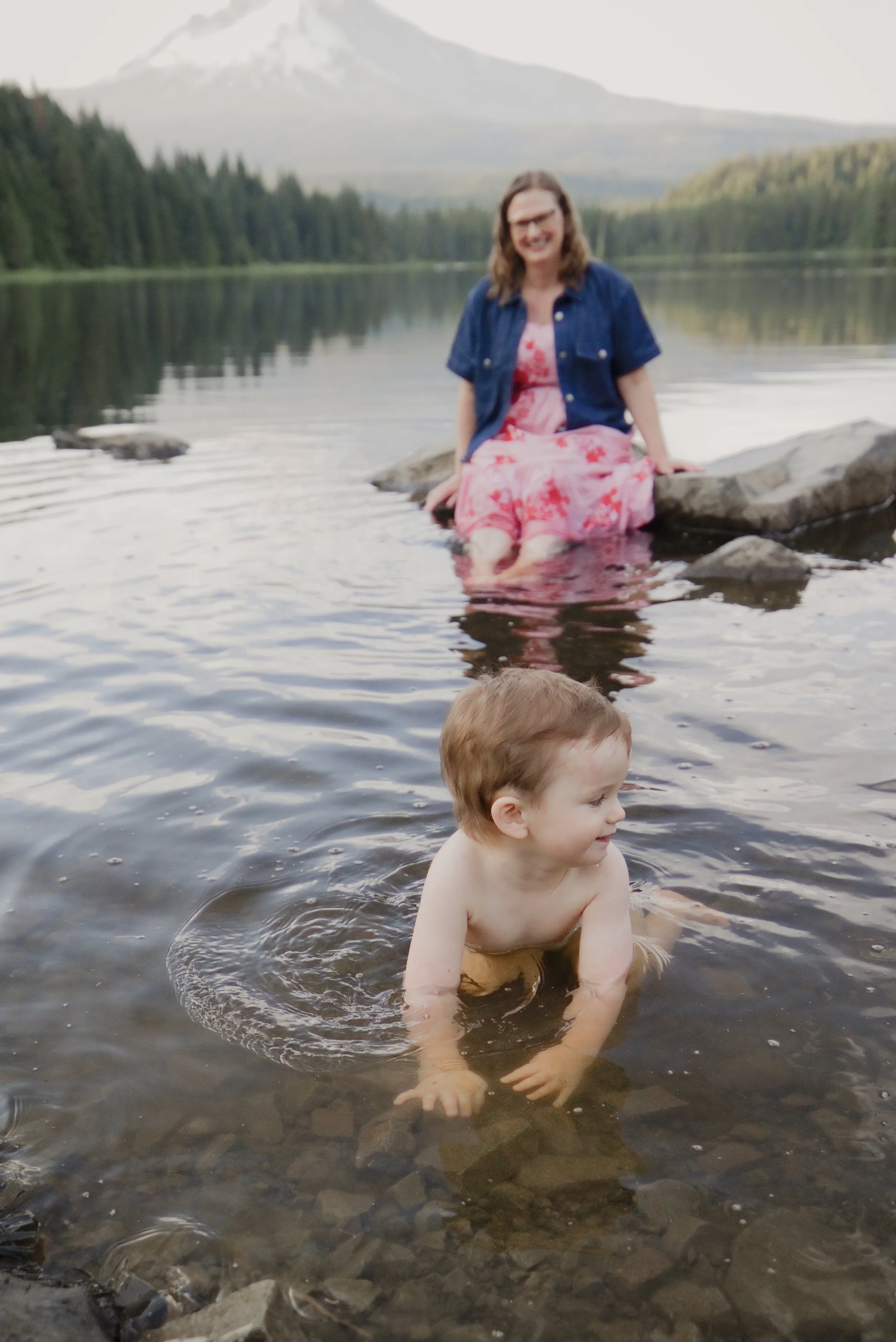 MtHood-Family-Photos-TrilliumLake-Oregon-Studio623photography--061.jpg