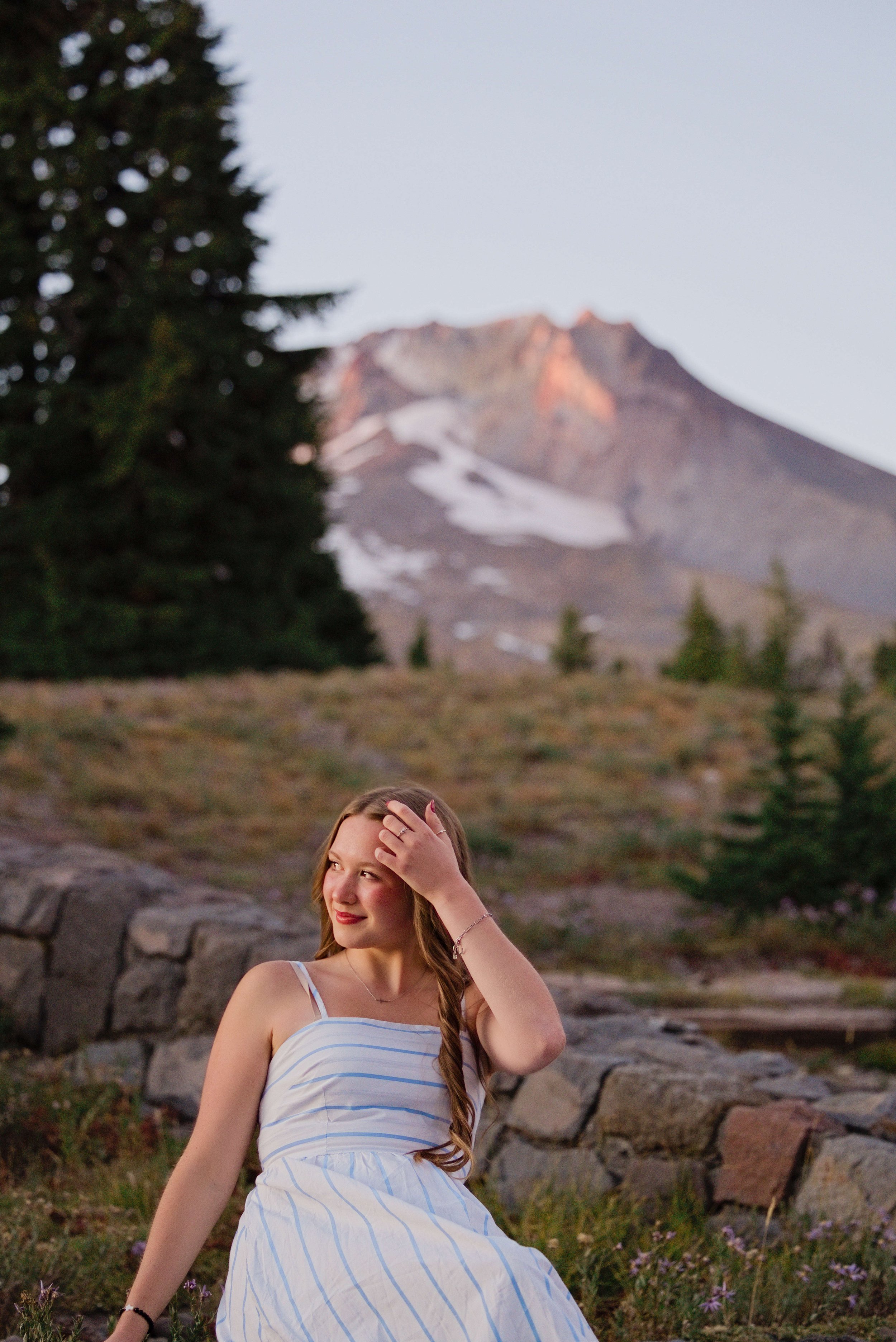 SeniorPhotos-MtHood-Classof2027-Studio623Photography-056.jpg