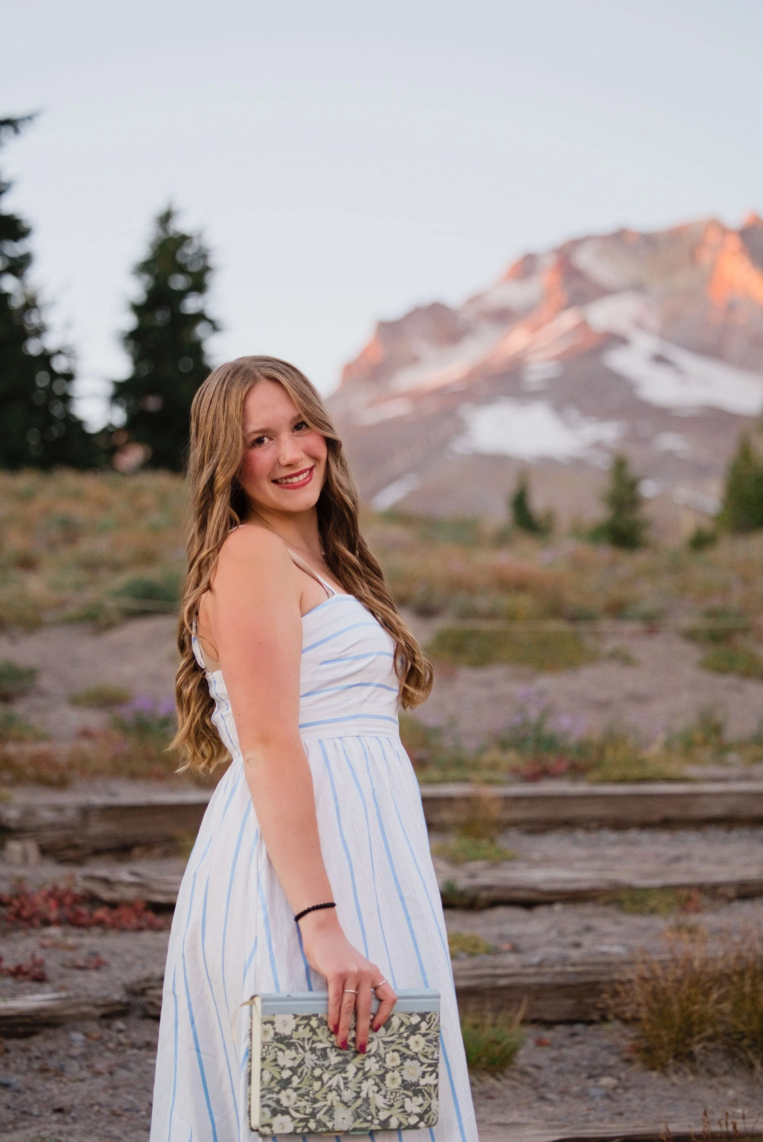 SeniorPhotos-MtHood-Classof2027-Studio623Photography-052.jpg