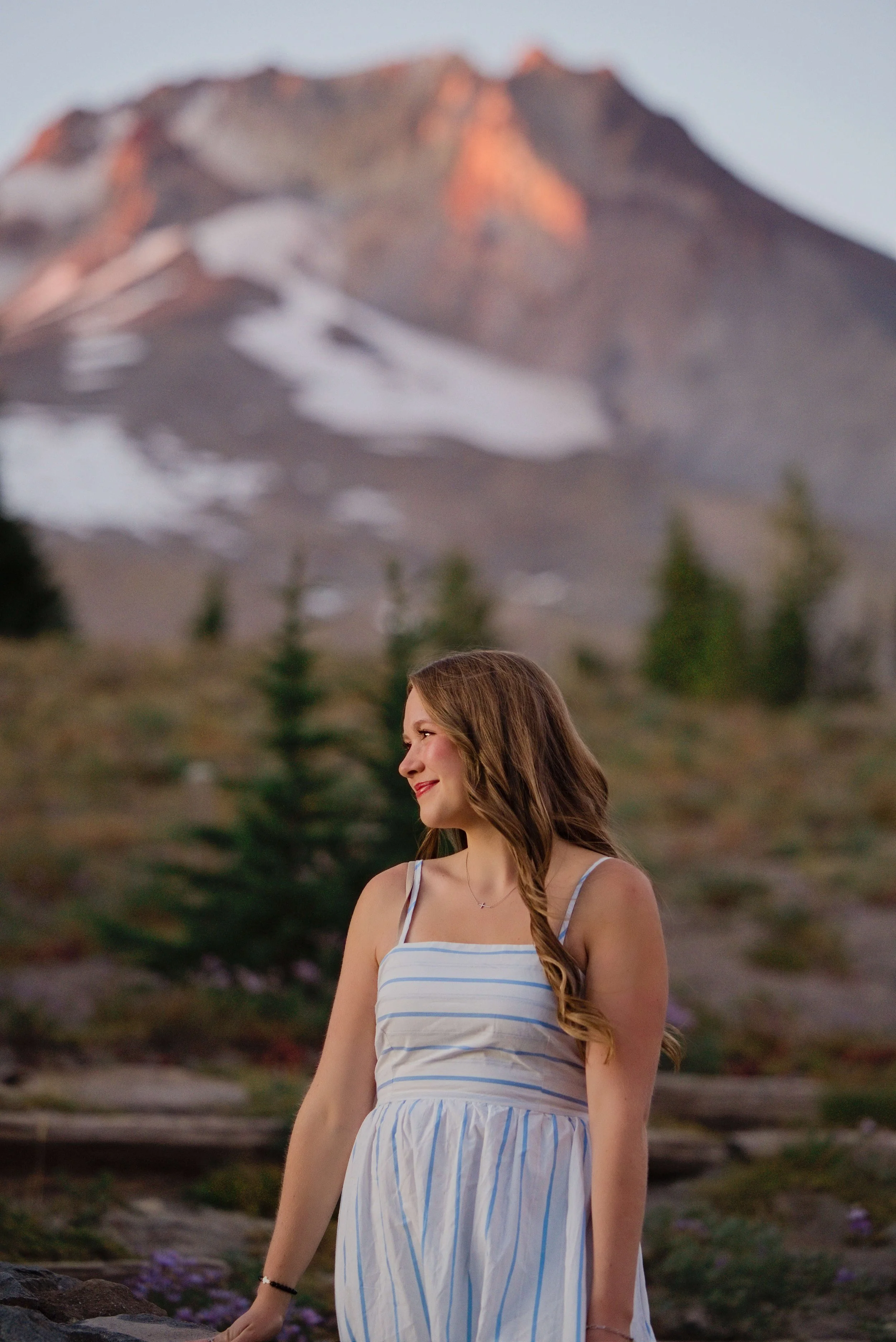 SeniorPhotos-MtHood-Classof2027-Studio623Photography-054.jpg