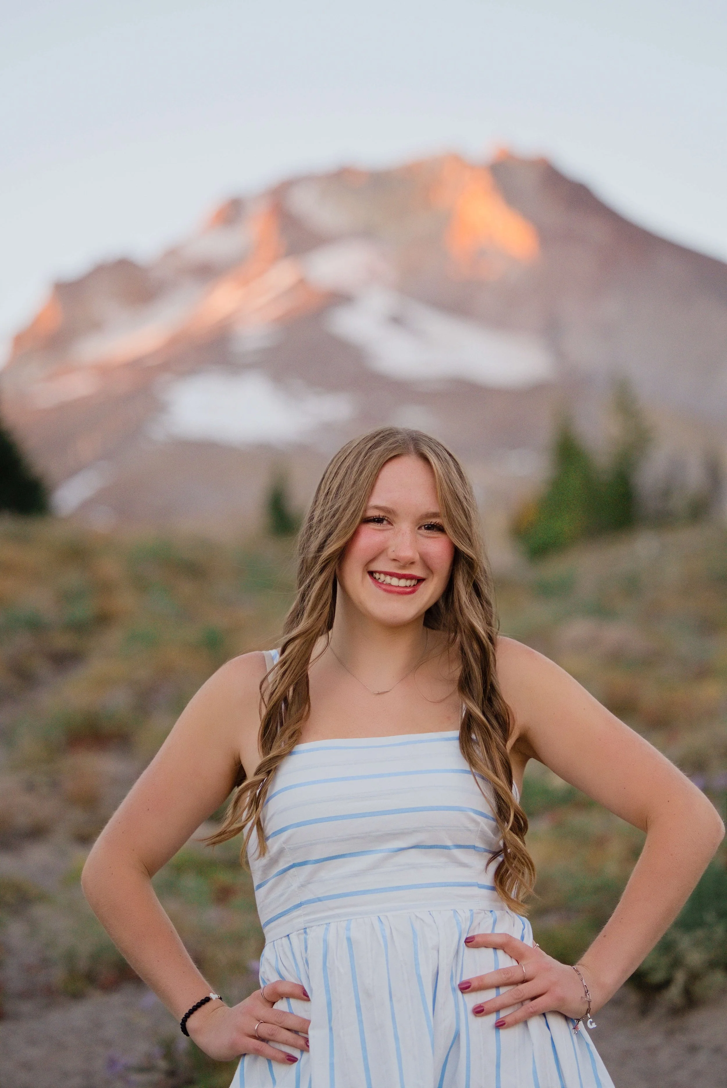 SeniorPhotos-MtHood-Classof2027-Studio623Photography-046.jpg
