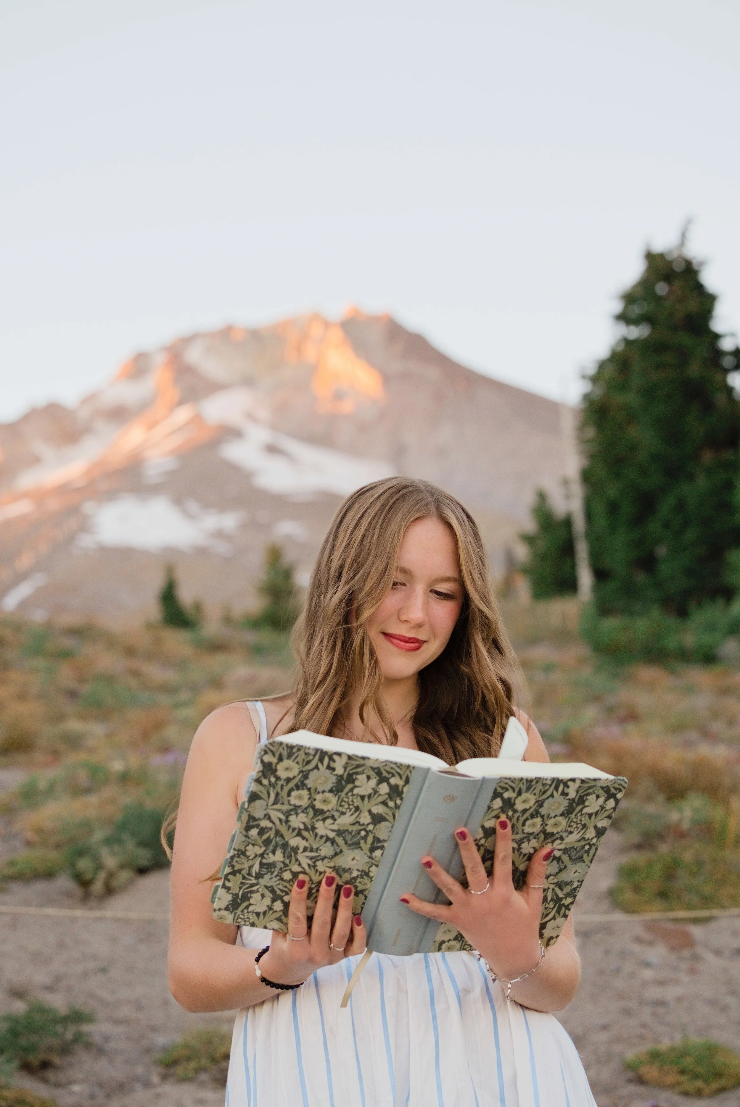SeniorPhotos-MtHood-Classof2027-Studio623Photography-044.jpg
