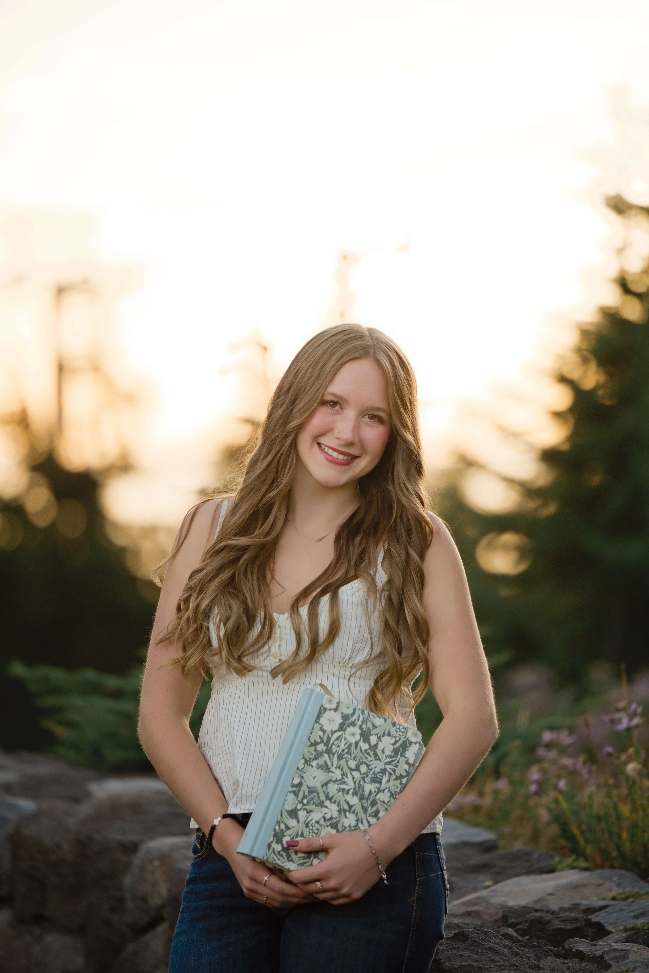 SeniorPhotos-MtHood-Classof2027-Studio623Photography-036.jpg