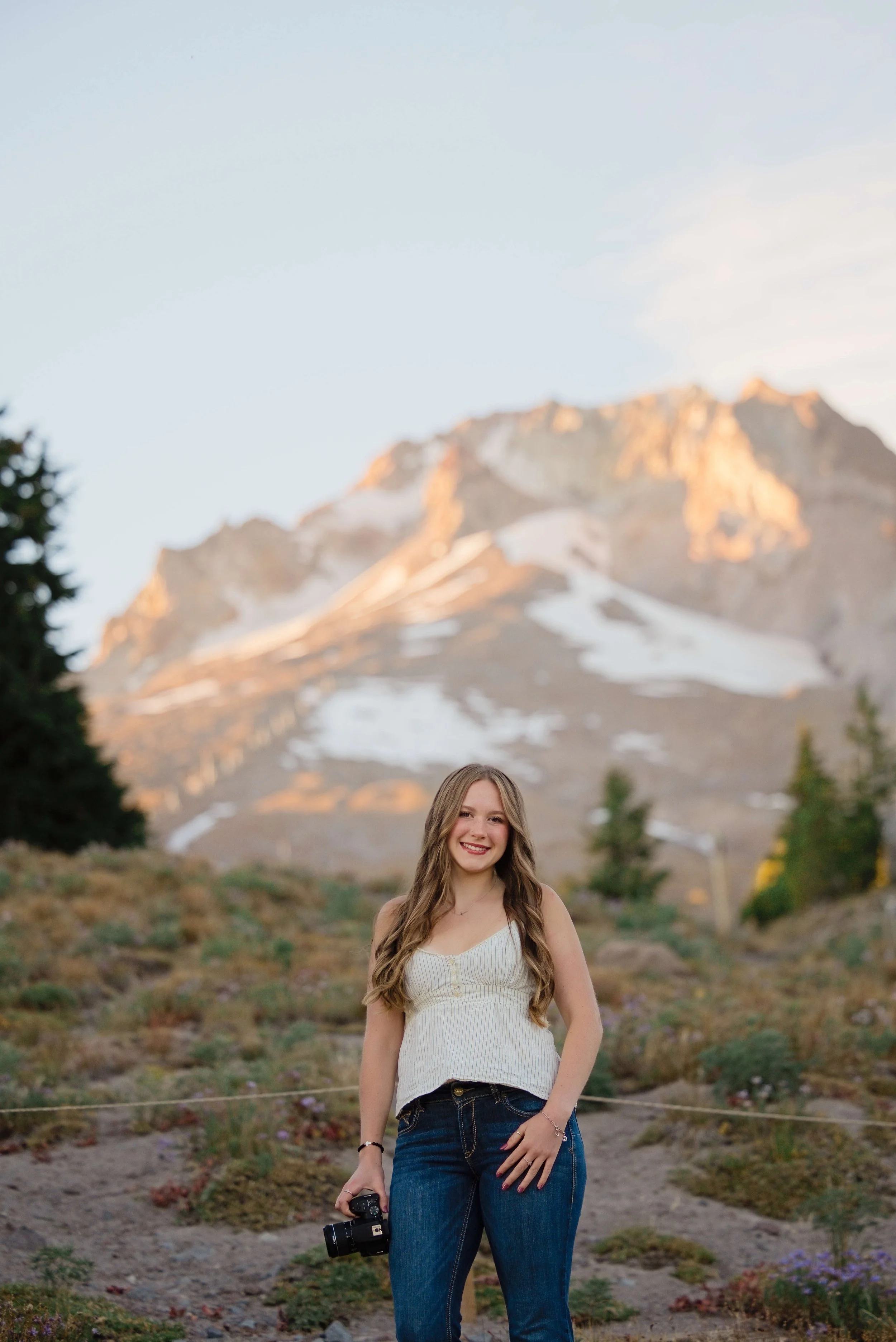 SeniorPhotos-MtHood-Classof2027-Studio623Photography-032.jpg