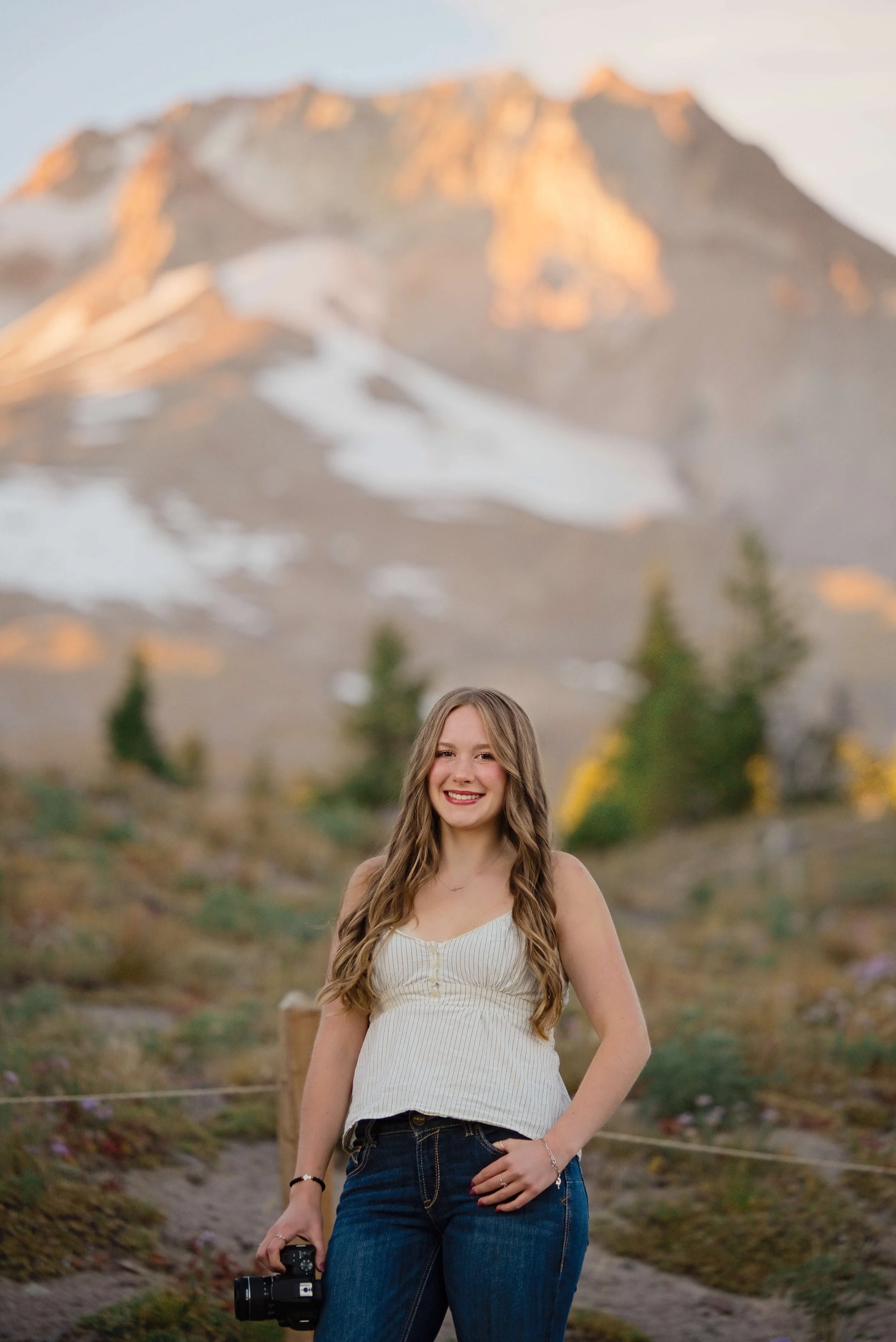 SeniorPhotos-MtHood-Classof2027-Studio623Photography-033.jpg