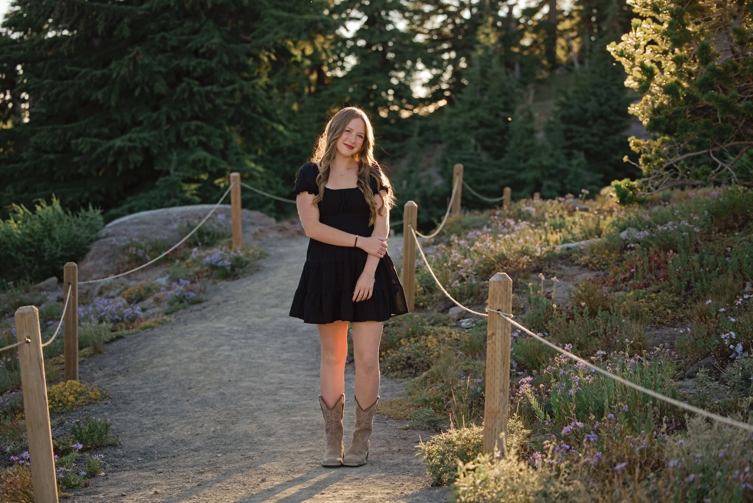 SeniorPhotos-MtHood-Classof2027-Studio623Photography-007.jpg