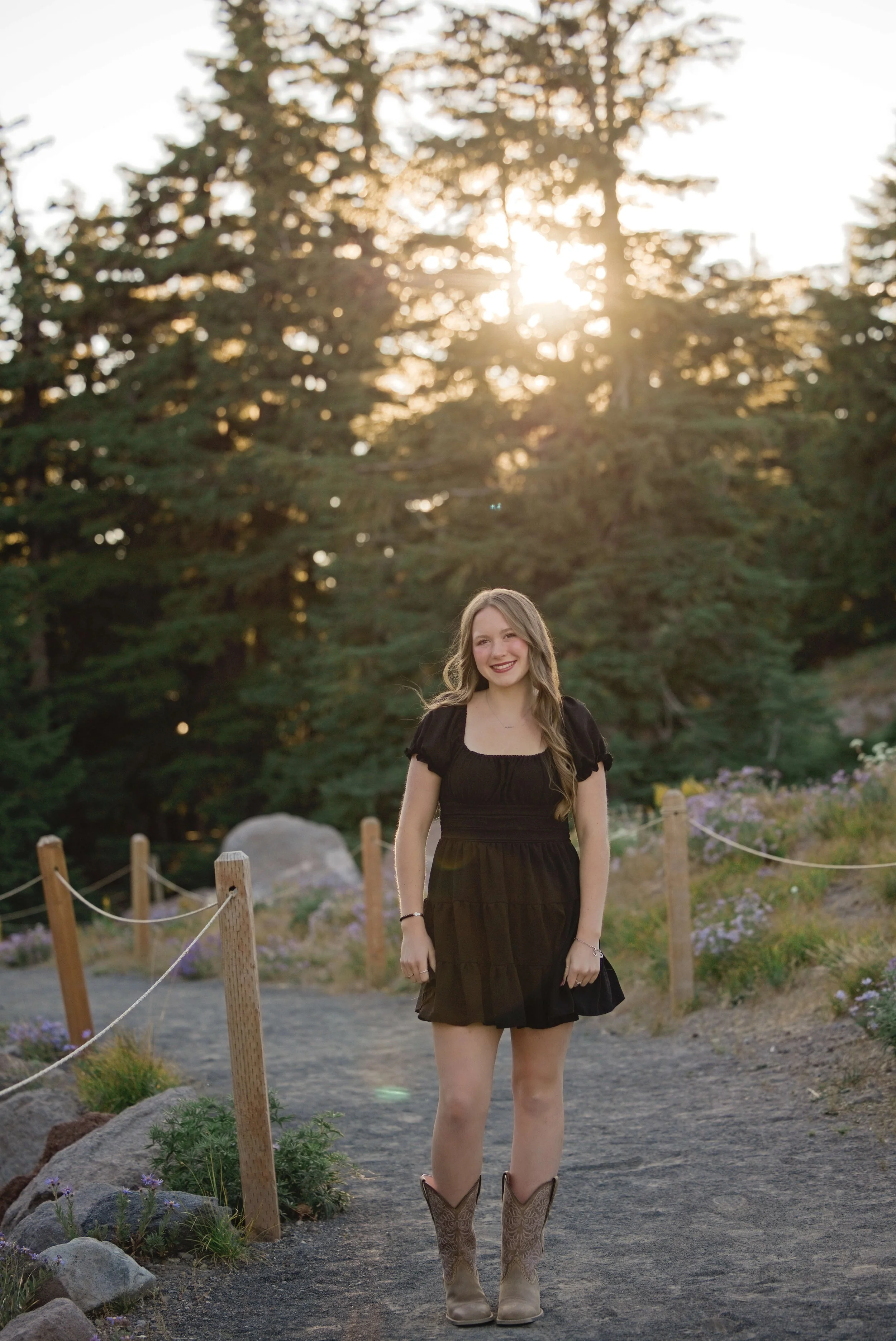 SeniorPhotos-MtHood-Classof2027-Studio623Photography-008.jpg