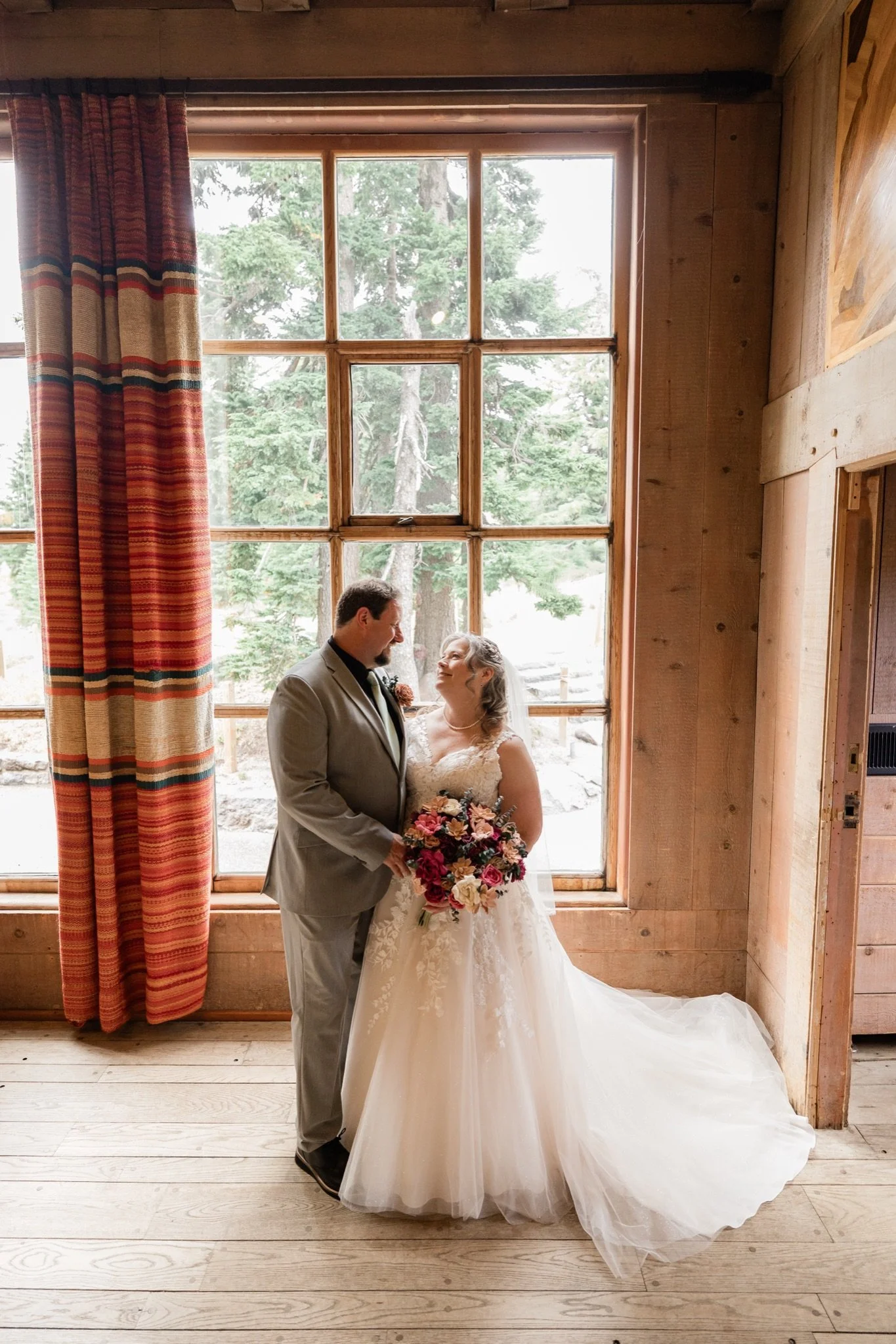 Timberline-Lodge-Wedding-Jamie-Tori-Studio623Photography-11.jpg