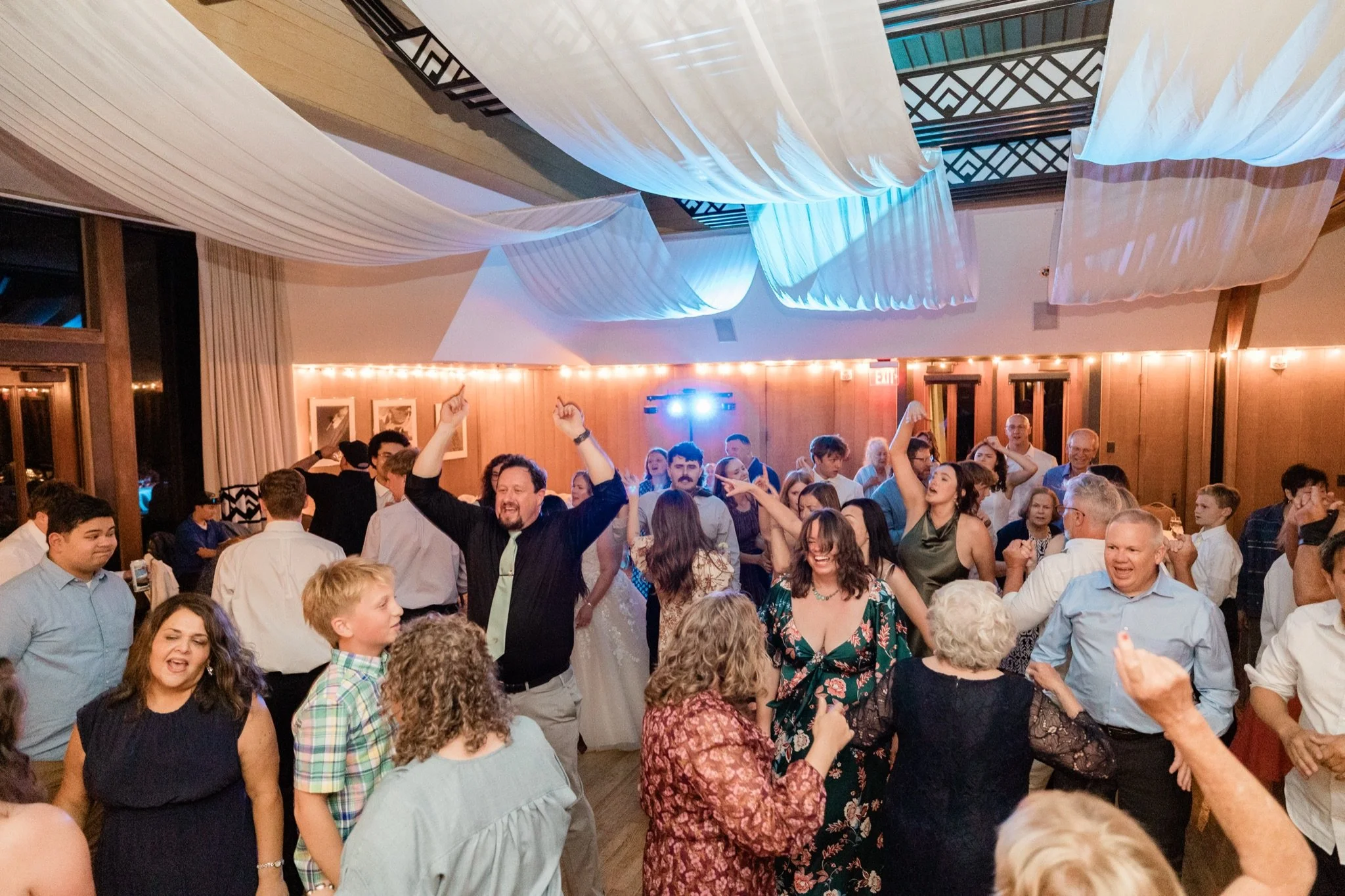 Timberline-Lodge-Wedding-Jamie-Tori-Studio623Photography-41.jpg