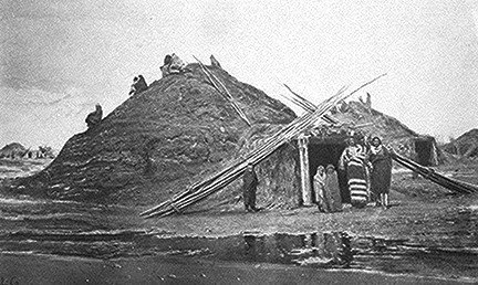Earth lodges like this Pawnee home were fairly common dwellings among Native American people. Image via Wikicommons: https://commons.wikimedia.org/wiki/Category:Earth_lodge#/media/File:Pawnee_lodge.jpg