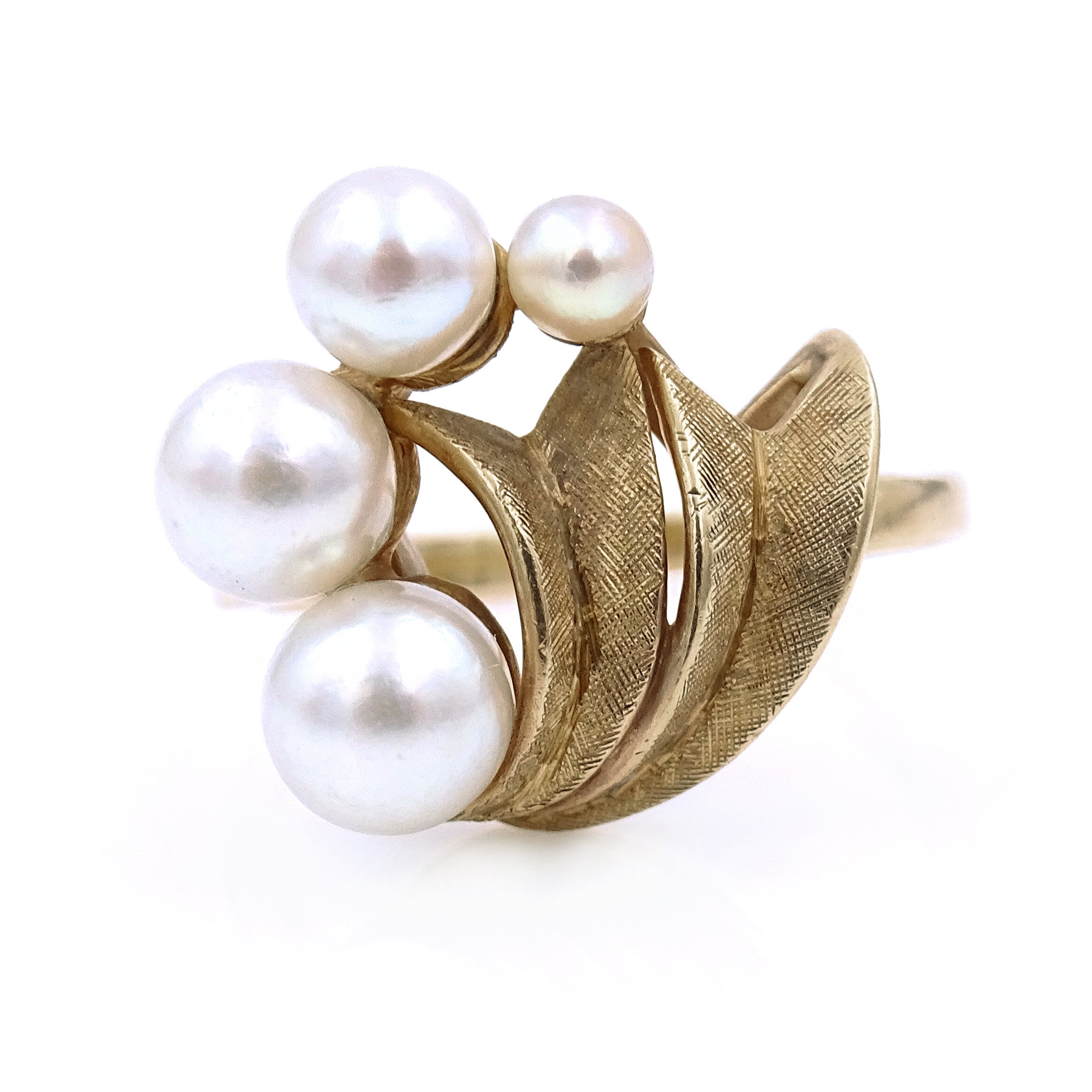 Graduated Pearl Gold Ring