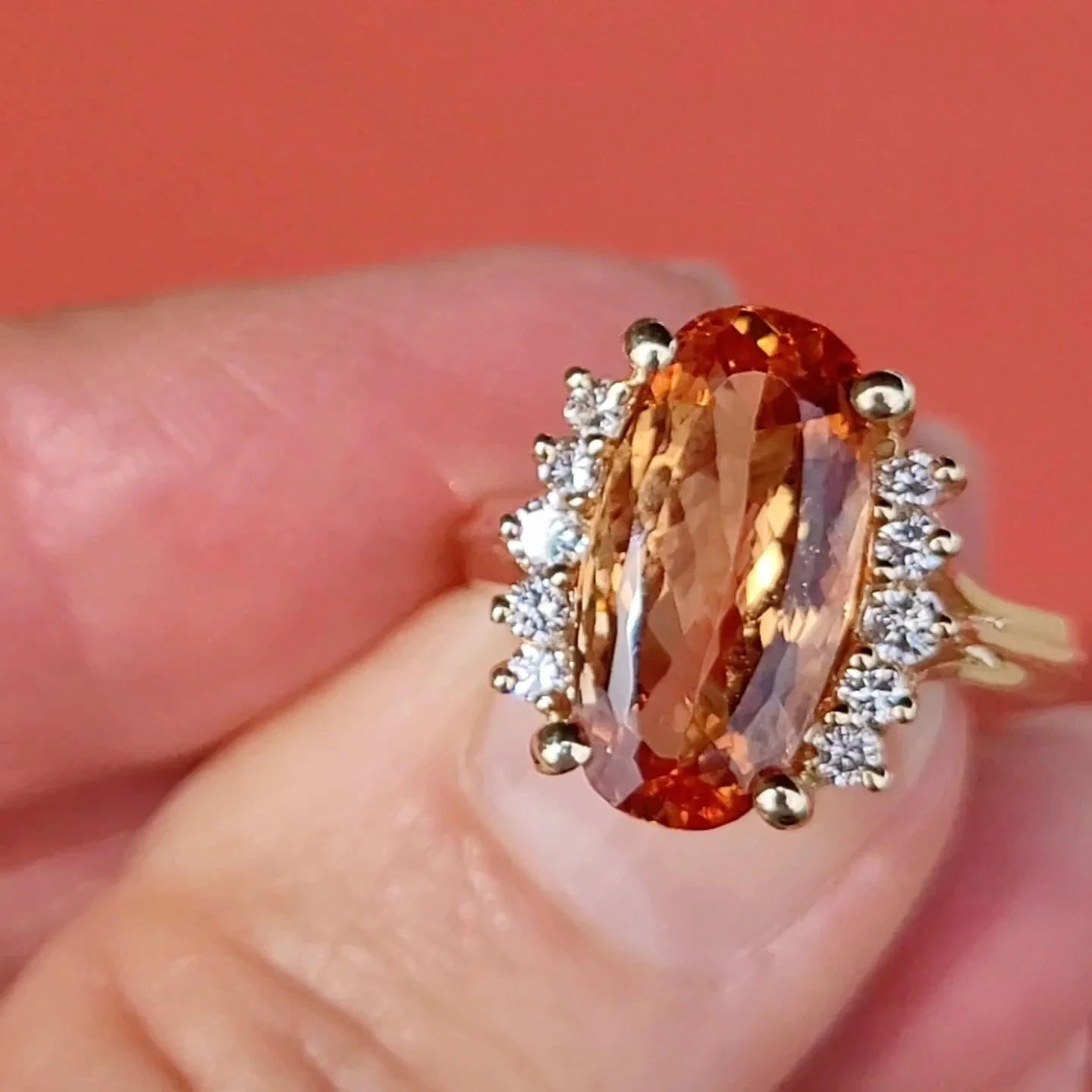 🍂Perfect for fall (or your upcoming November birthday!), this spectacular orange topaz accented by diamonds is a dazzler!🍁
Item 201-02379 on our website
digsolvang.com
#topazjewelry #fallcolor #falljewelry #vintagegemstone #vintagegoldrings #nove
