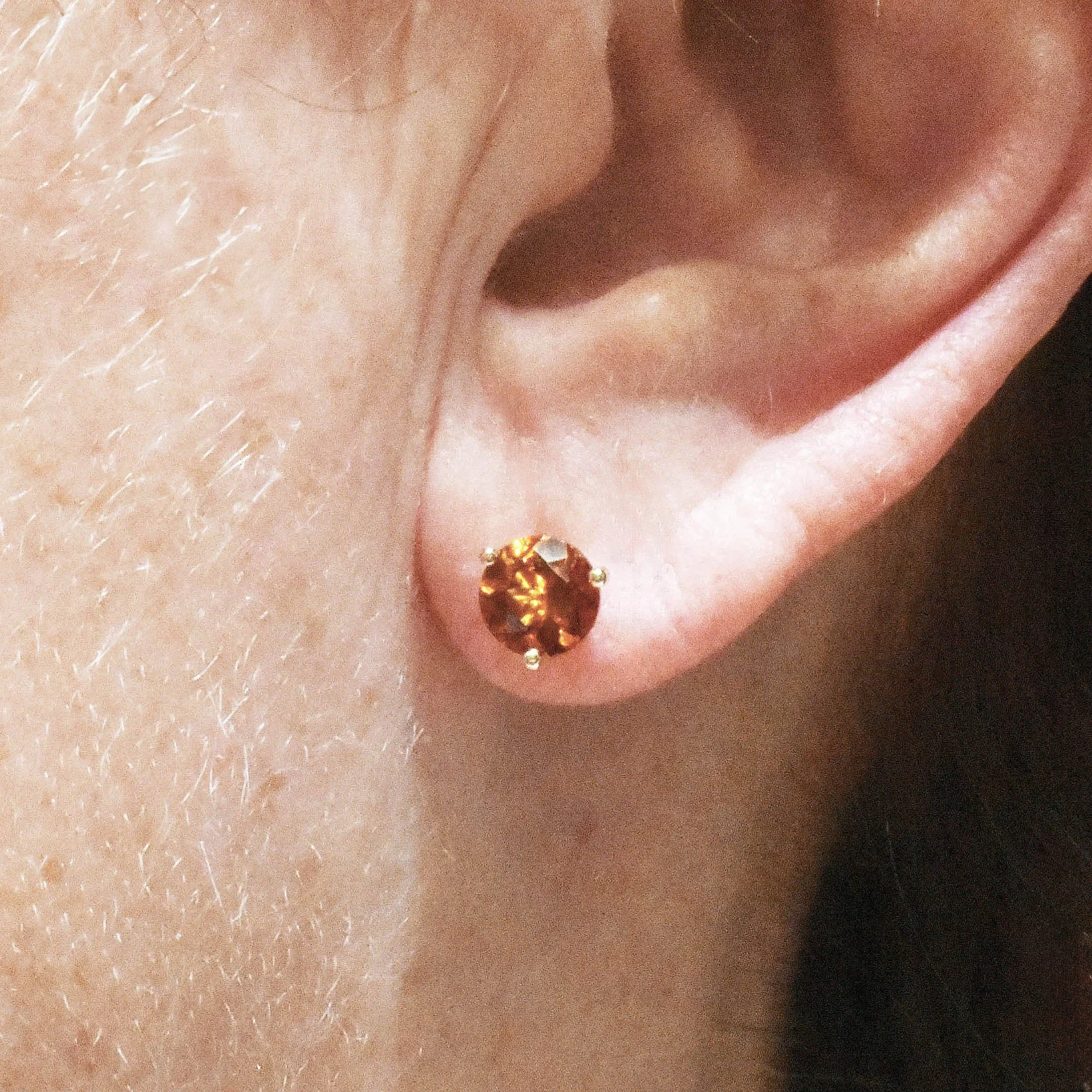 203-00772+Web+(on+ear).jpg