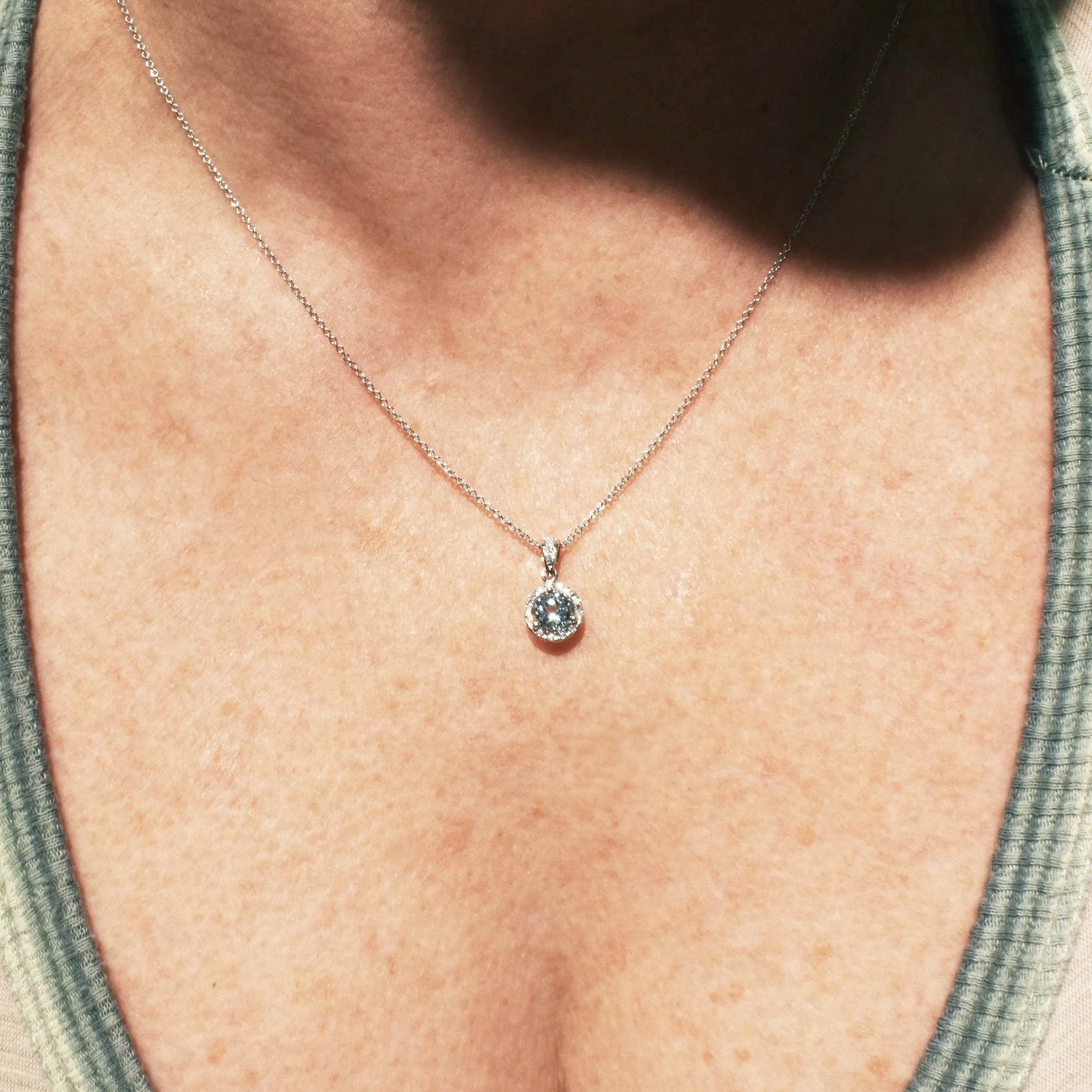 202-00909+Web+(on+neck).jpg