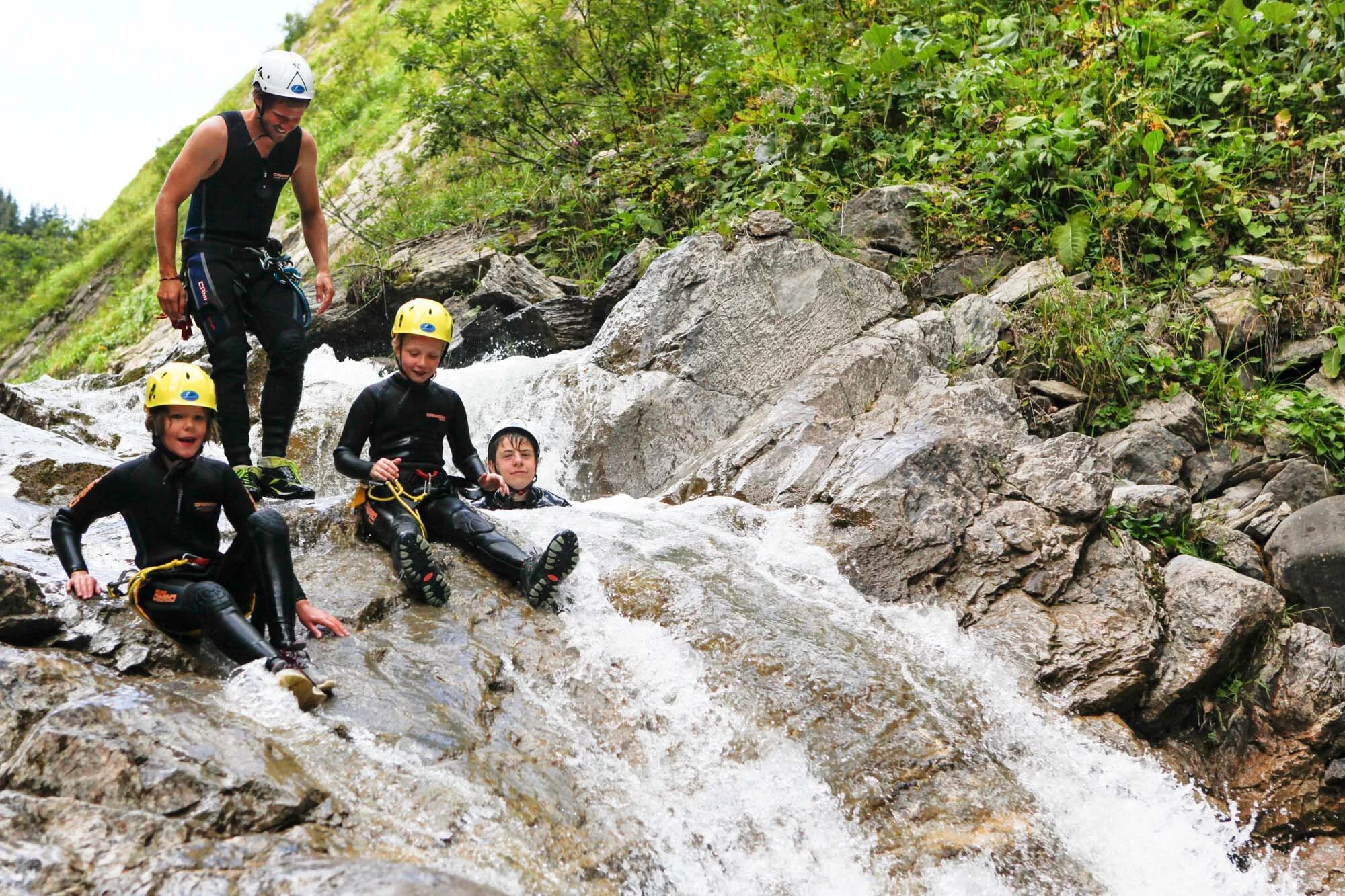 Kinderprogramm17_Canyoning_Lech-Zuers_Tourismus-263.jpg