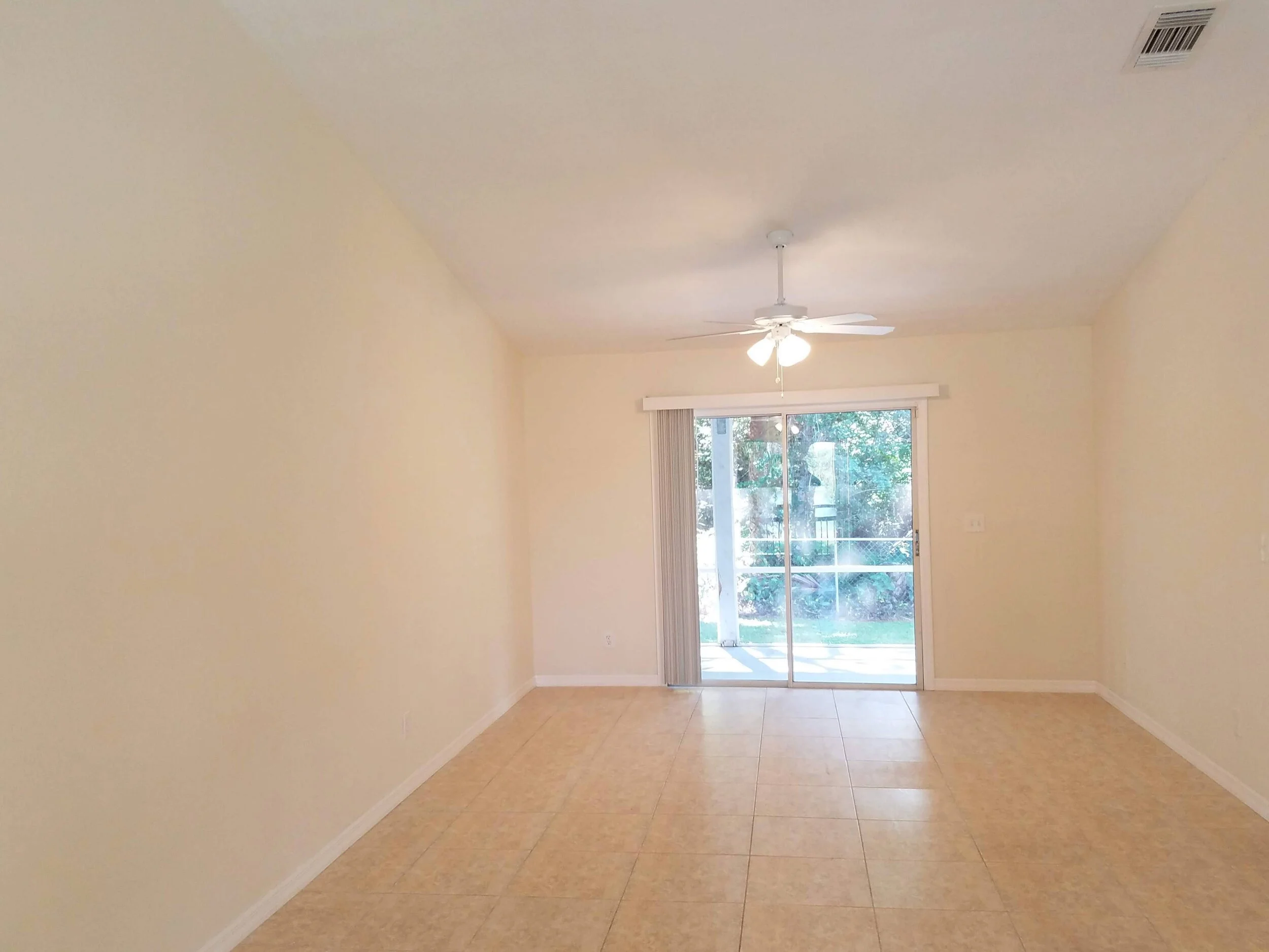 Living Room 1.jpg