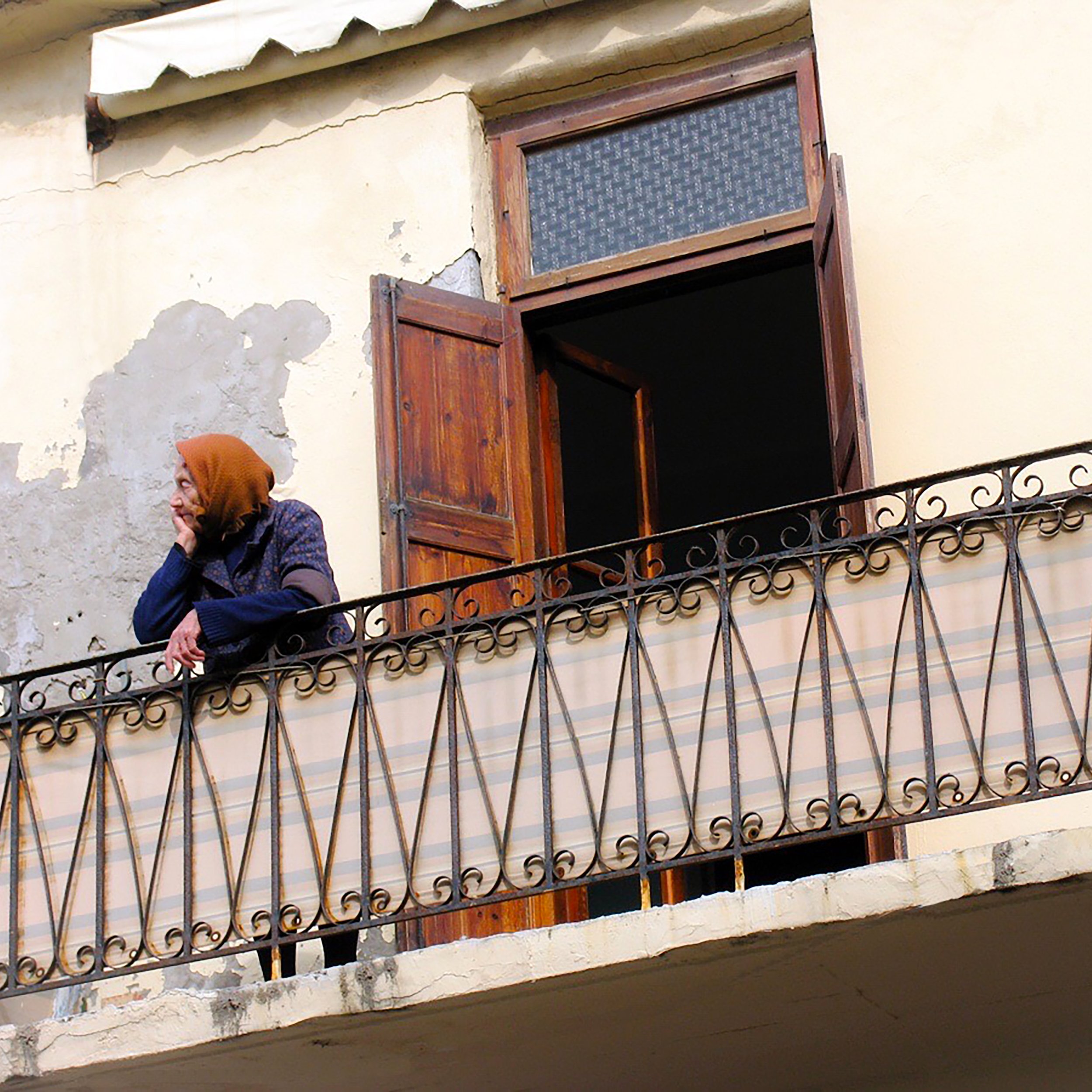 Print Old Lady Balcony Greece.jpg