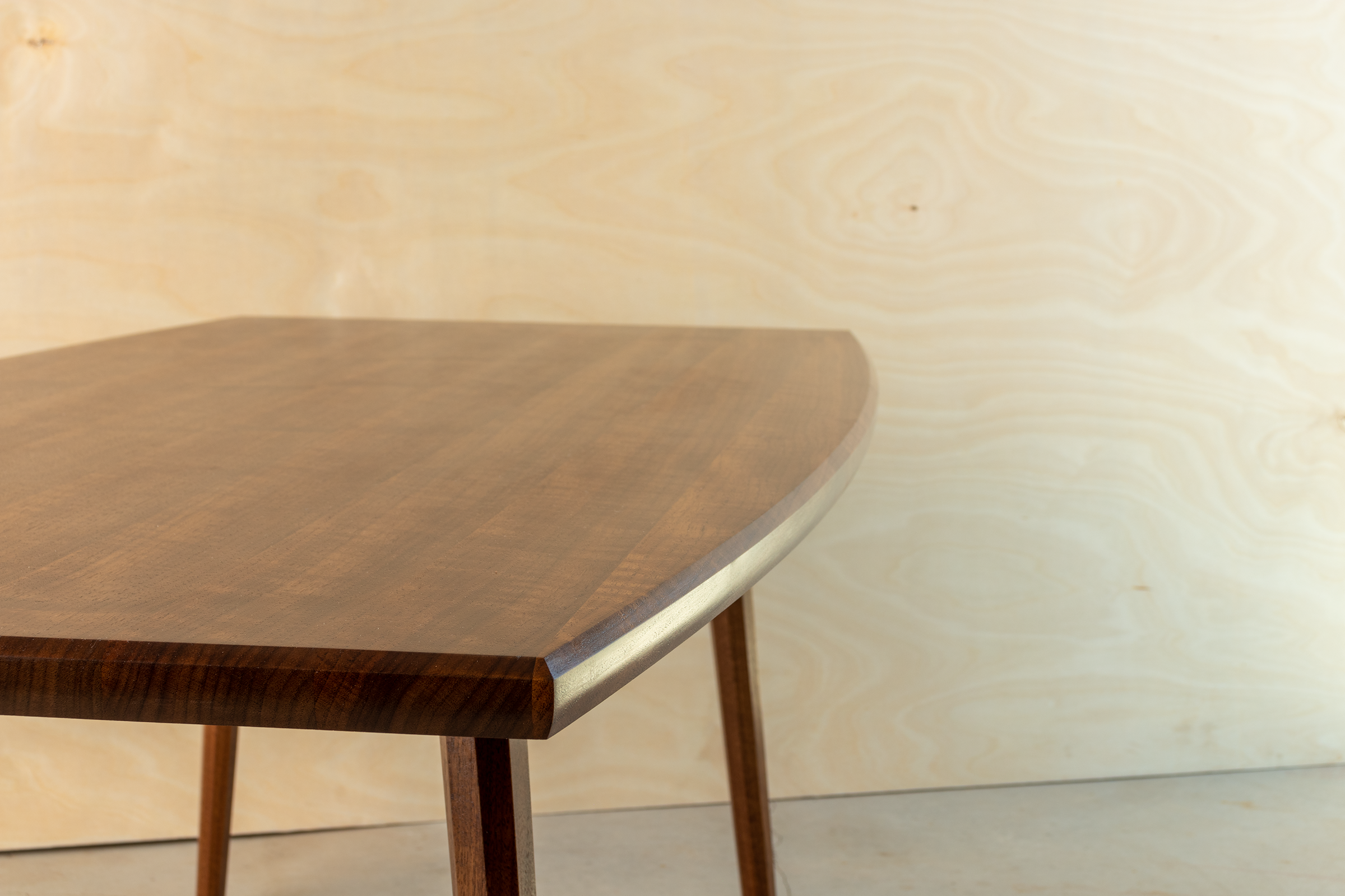 Surfboard_Coffee_Table_Walnut_2022_6.png