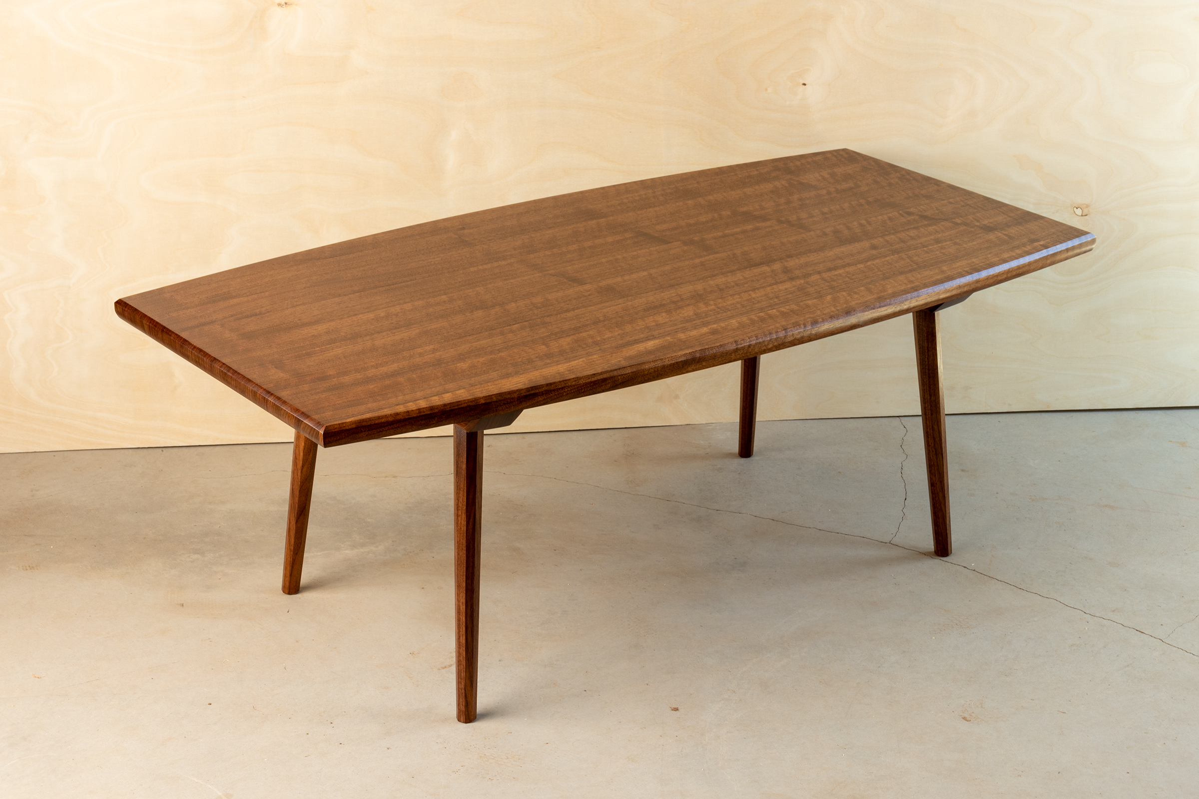 Surfboard_Coffee_Table_Walnut_2022_4.png