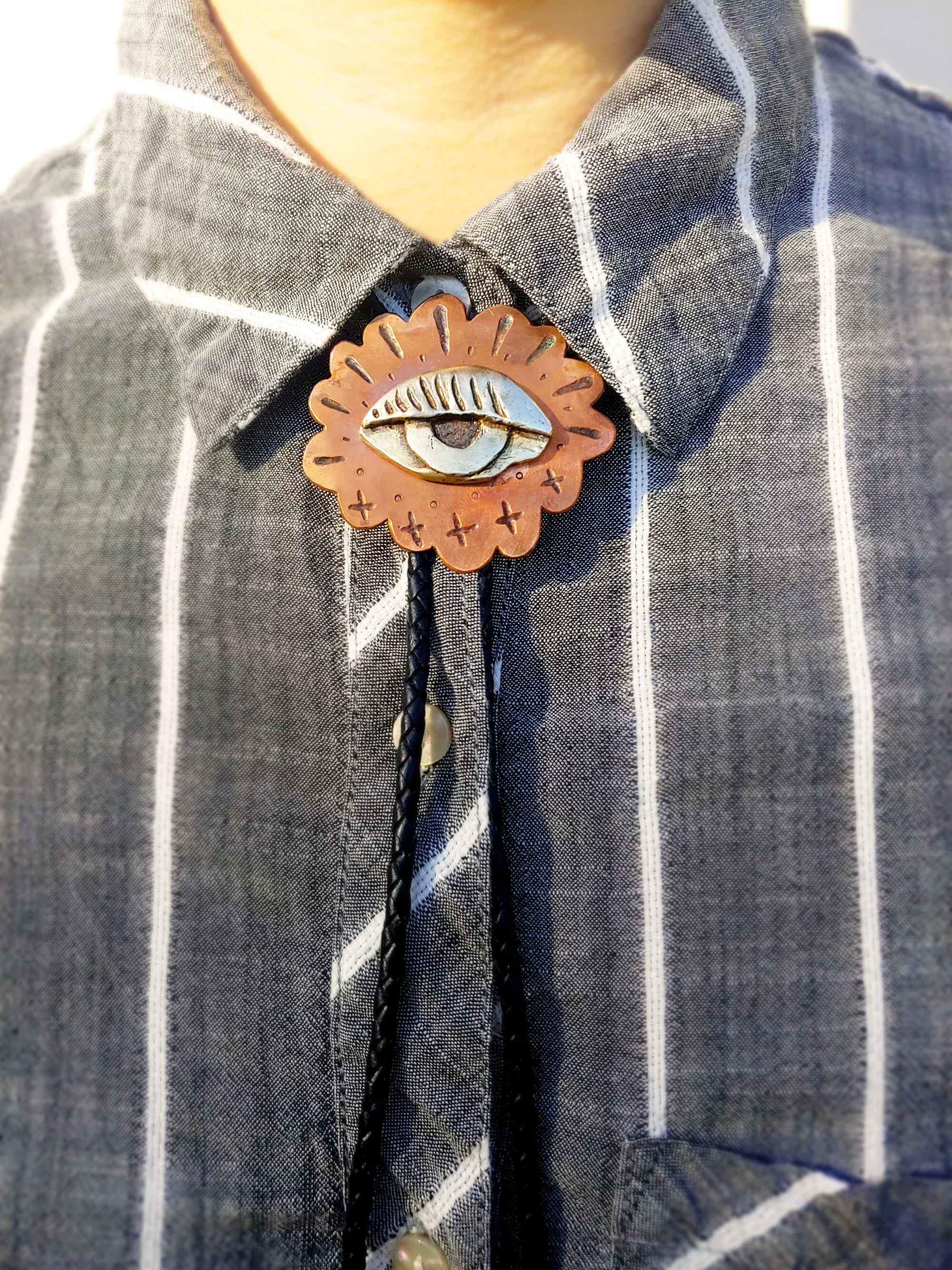 Eye brooch 01.jpg