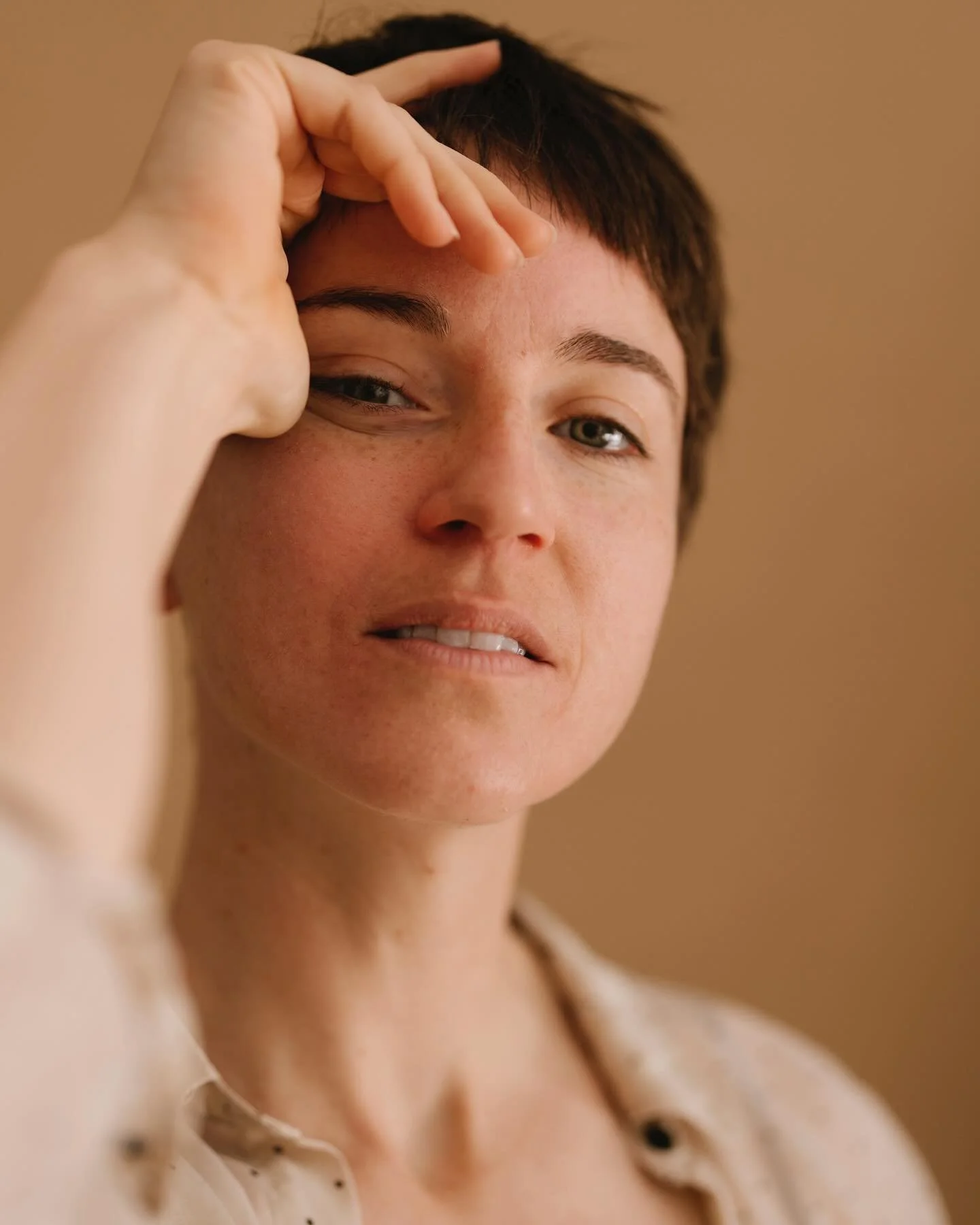 I realized it had been 10 YEARS since my last proper headshot. Thanks very much to @janinasteinmetzphotographie for the long overdue update.