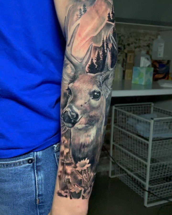 Looking for an amazing realism artist? Be a deer and book your next appointment with @nikkiharristattoo 
🦌
🦌
🦌
🦌
#realism #realismtattoo #tattoo #tattooideas #nature #naturetattoo #tattooart #tattoostyle #phillyartist #tattoosnob