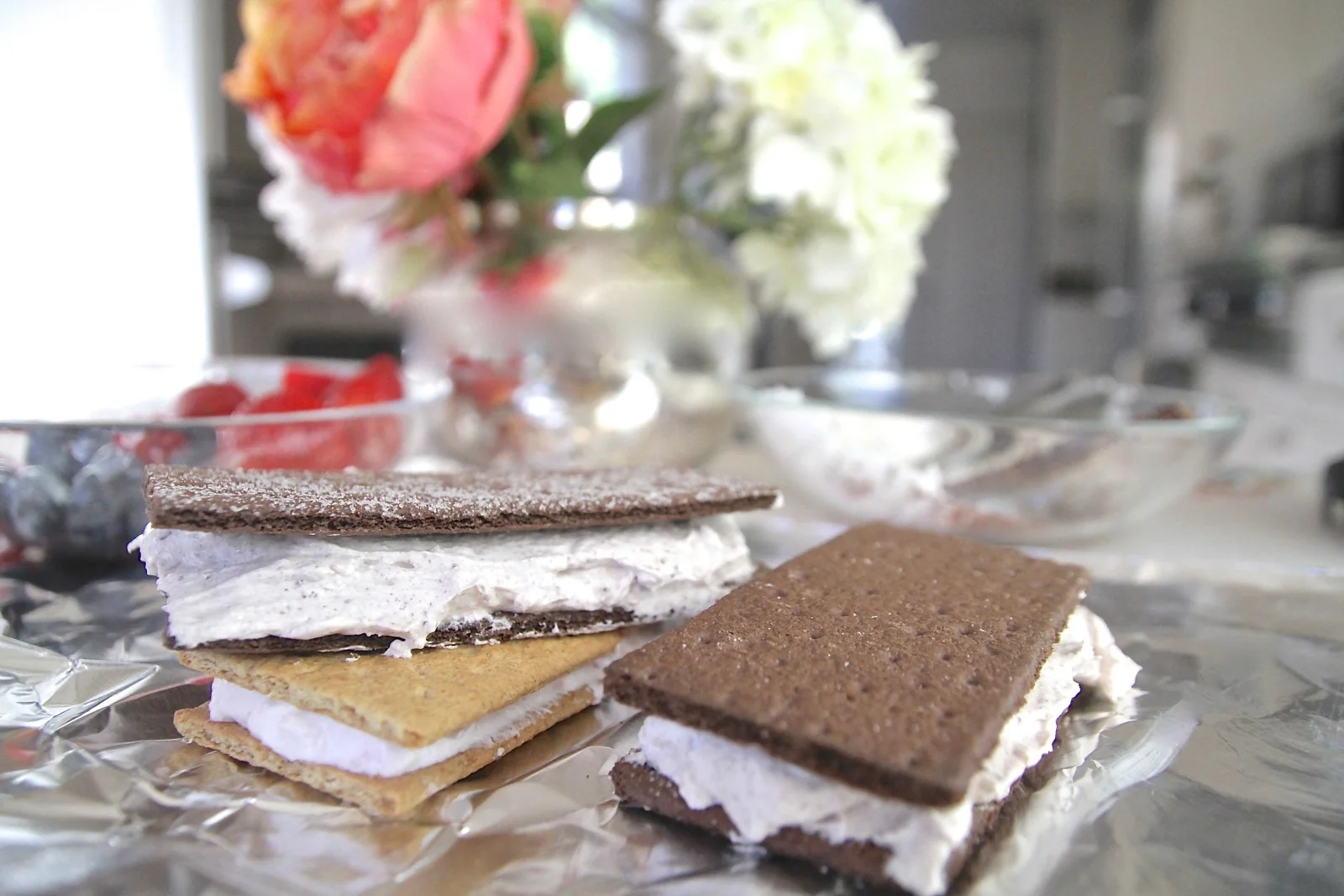 froyo_sandwiches_wondermintkids-e1432527449680.jpg