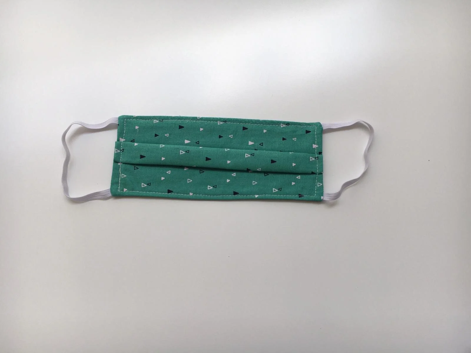 kids: green triangle masks