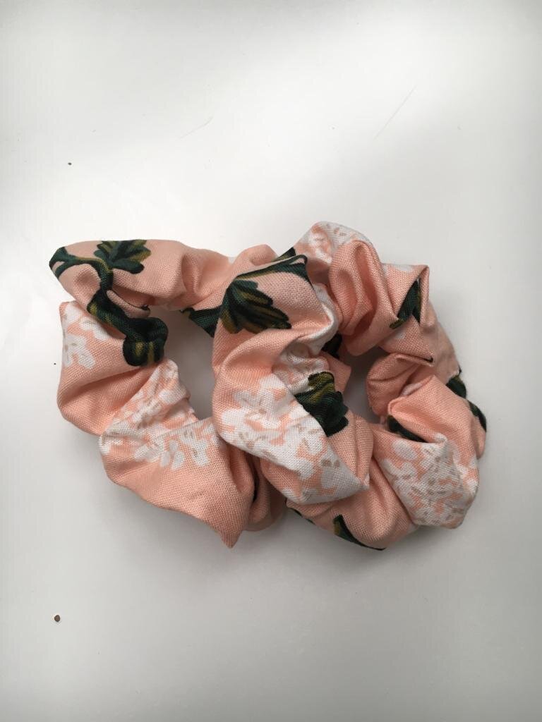 scrunchie: blush hydrangea