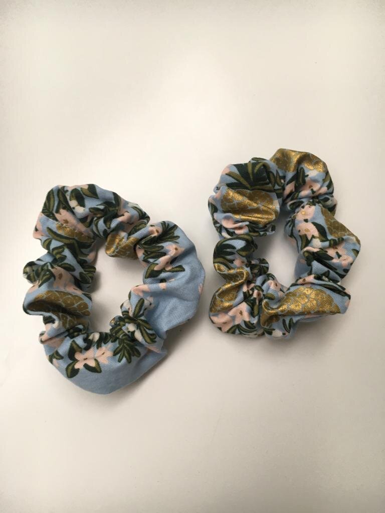 scrunchie: blue pineapple