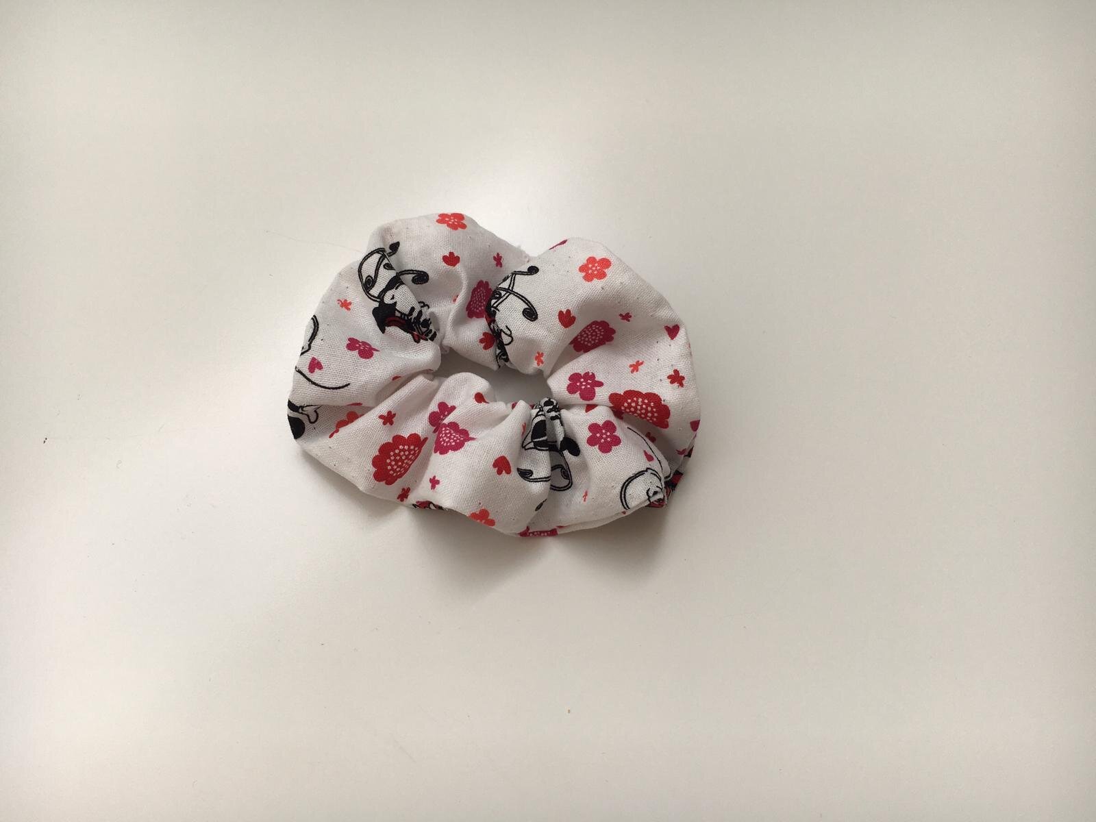 scrunchie: love mickey &amp; minnie