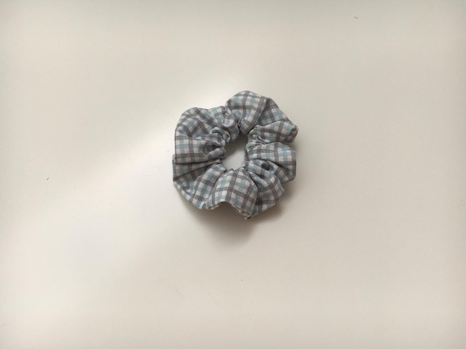 scrunchie: gingham