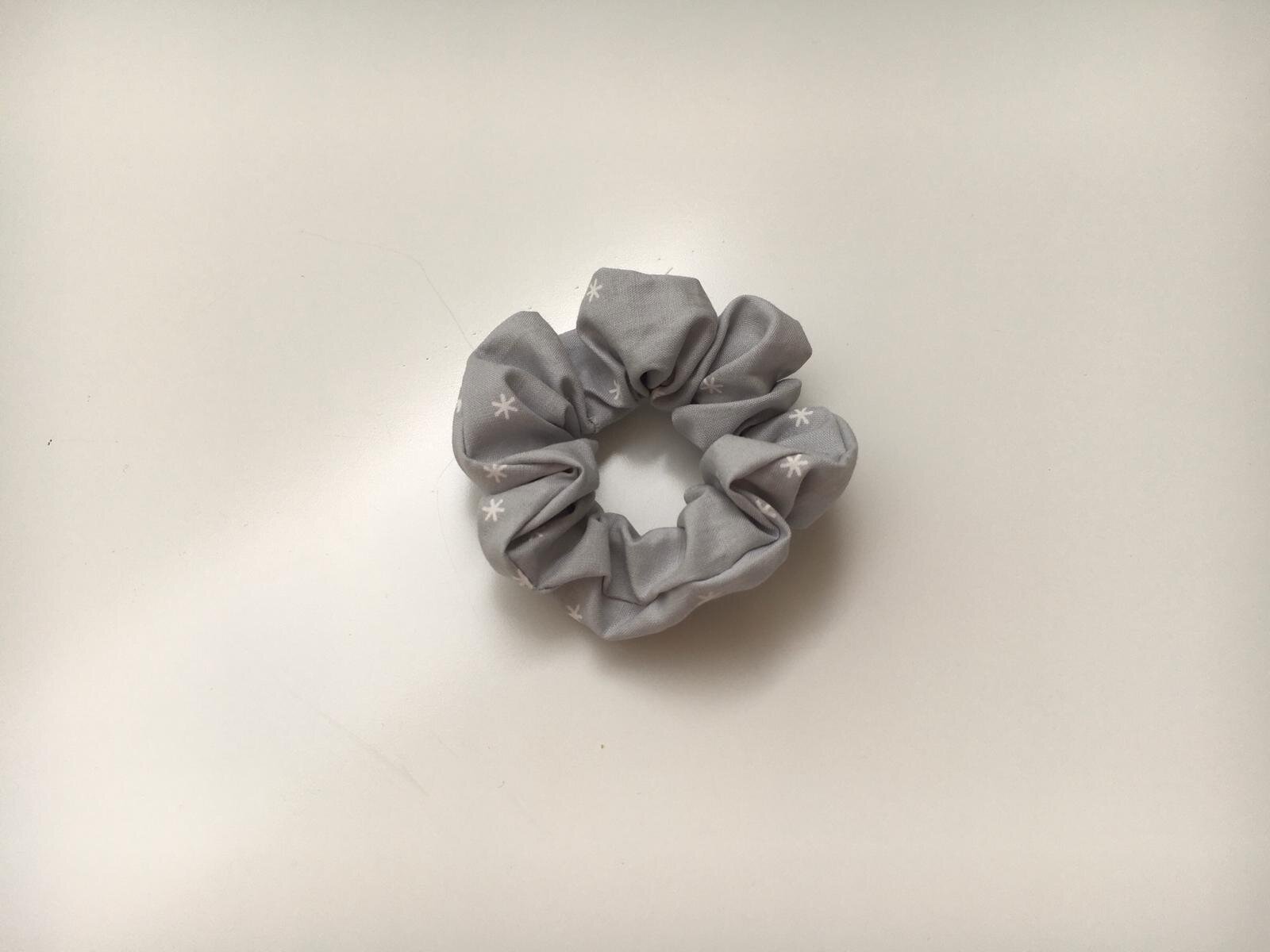 scrunchie: modern stars