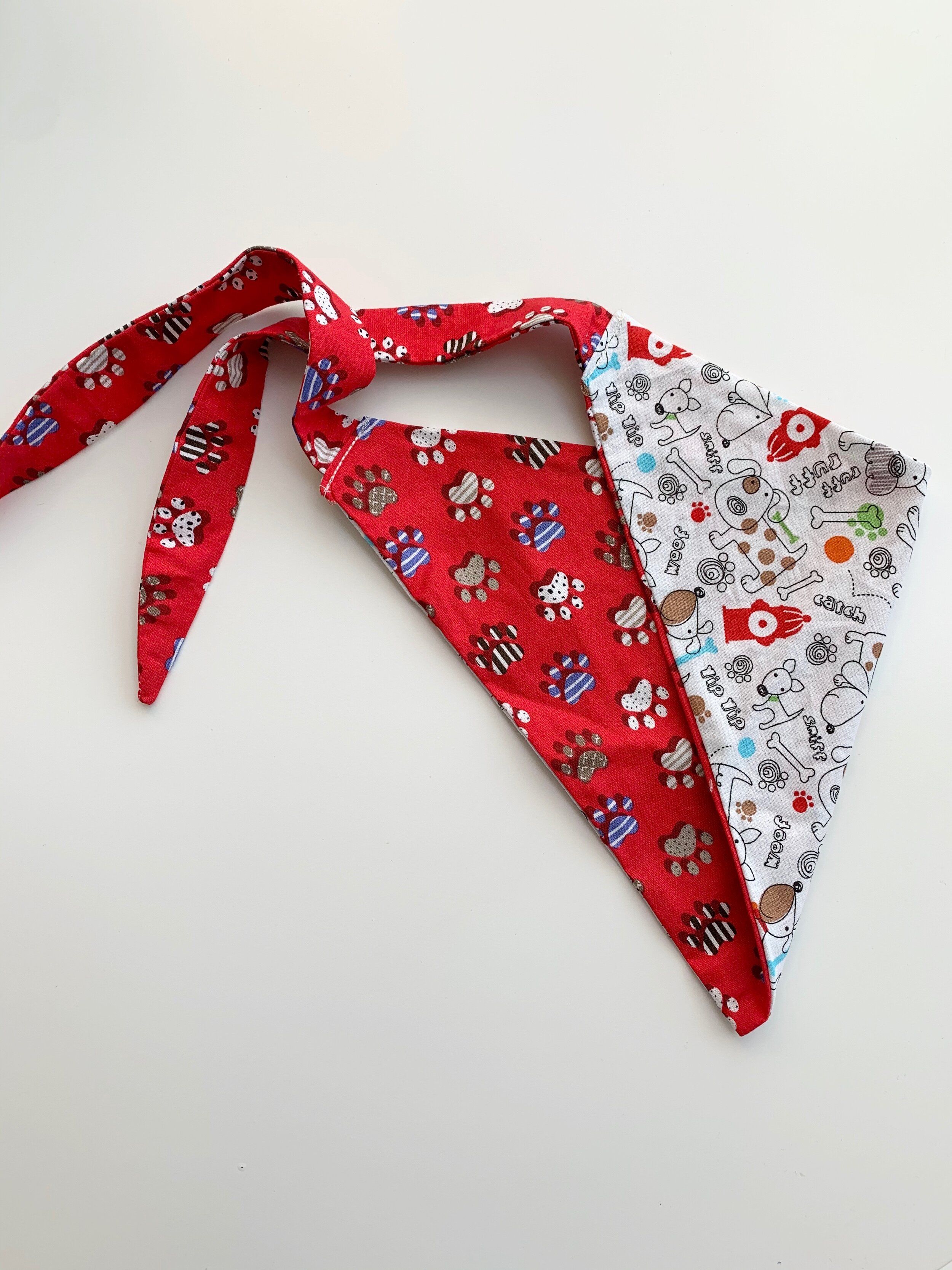 reversible dog bandana: red paw/dog life