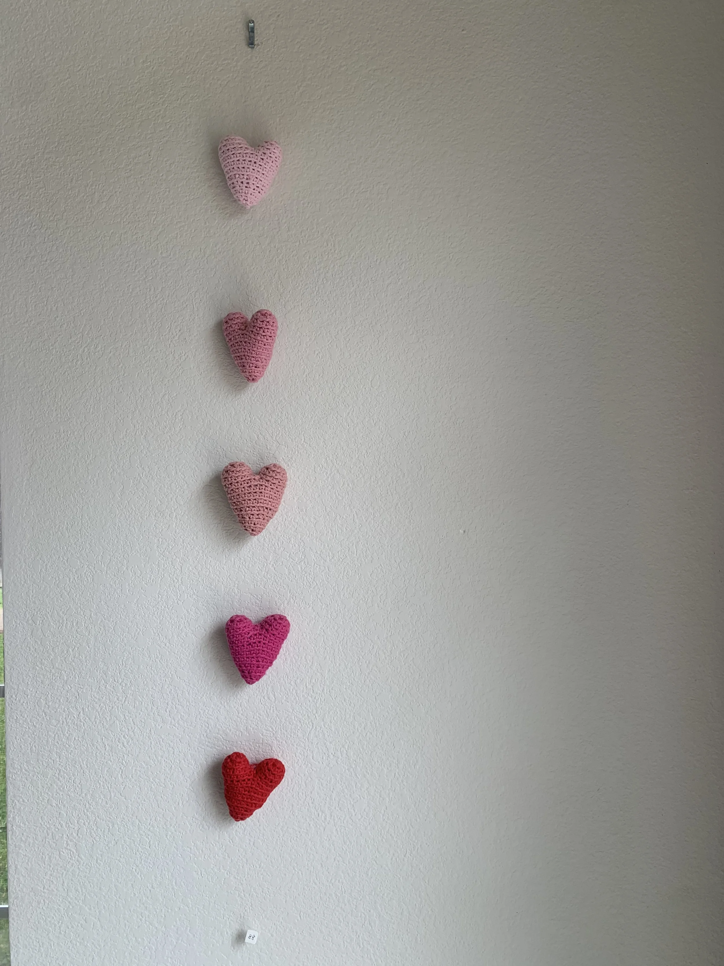 hanging pink ombre hearts 02