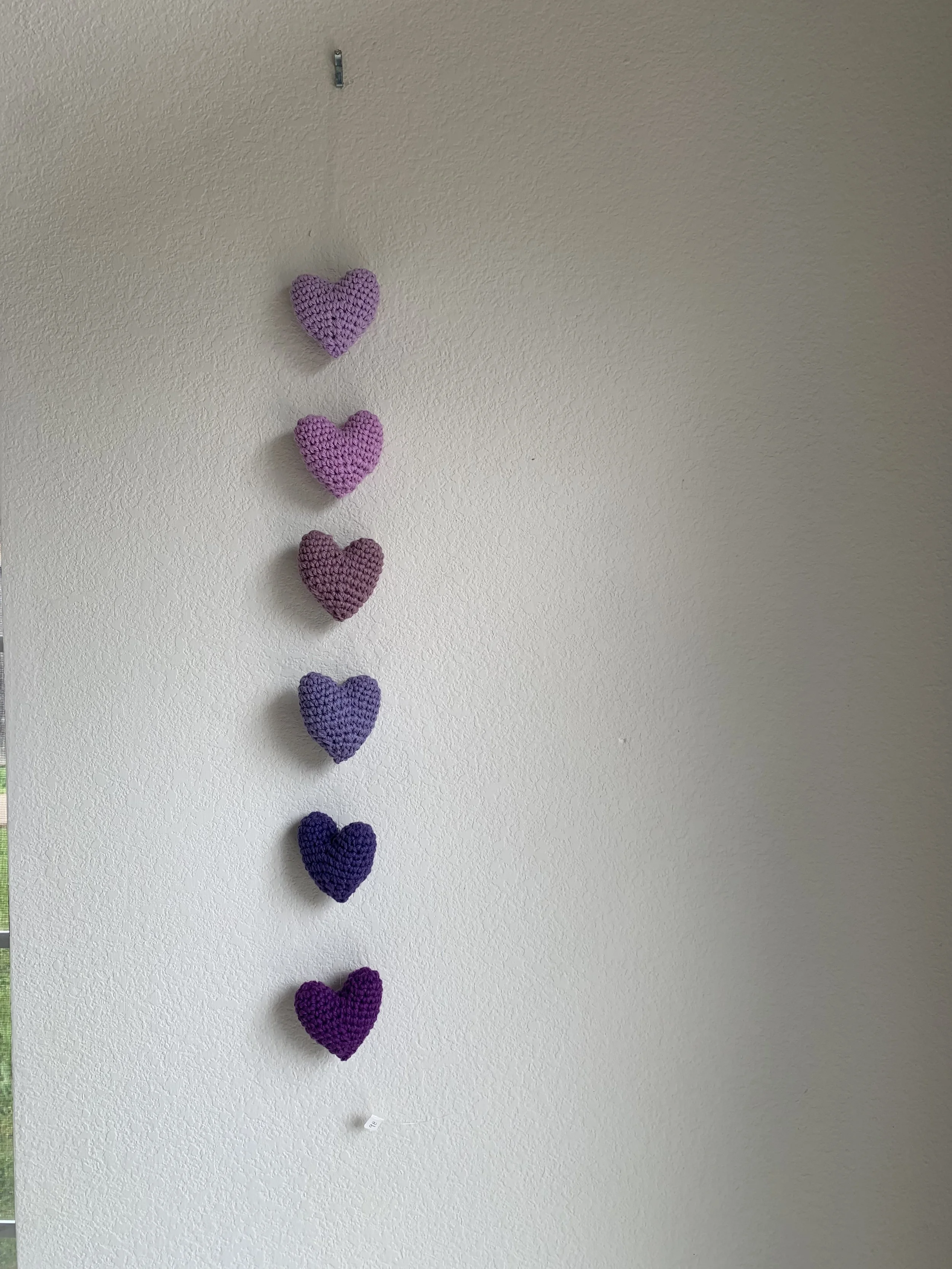 hanging purple ombre hearts 01