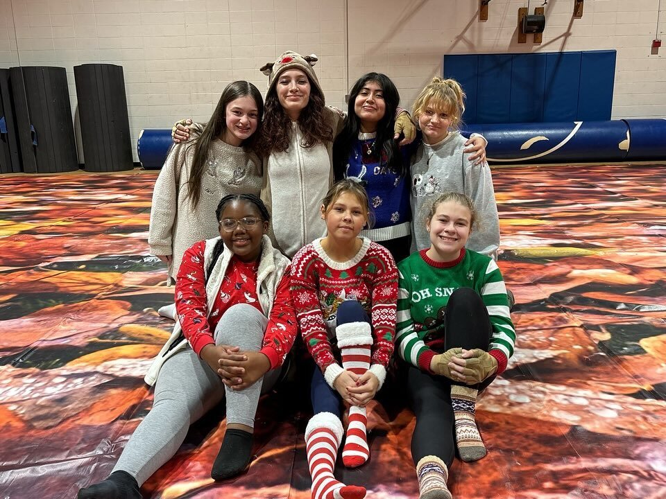Happy Holidays from the Sanderson Winter Guard to you, giving you a glance into our Festive Rehearsal!!!🎄🎉
#colorguard #winterguard