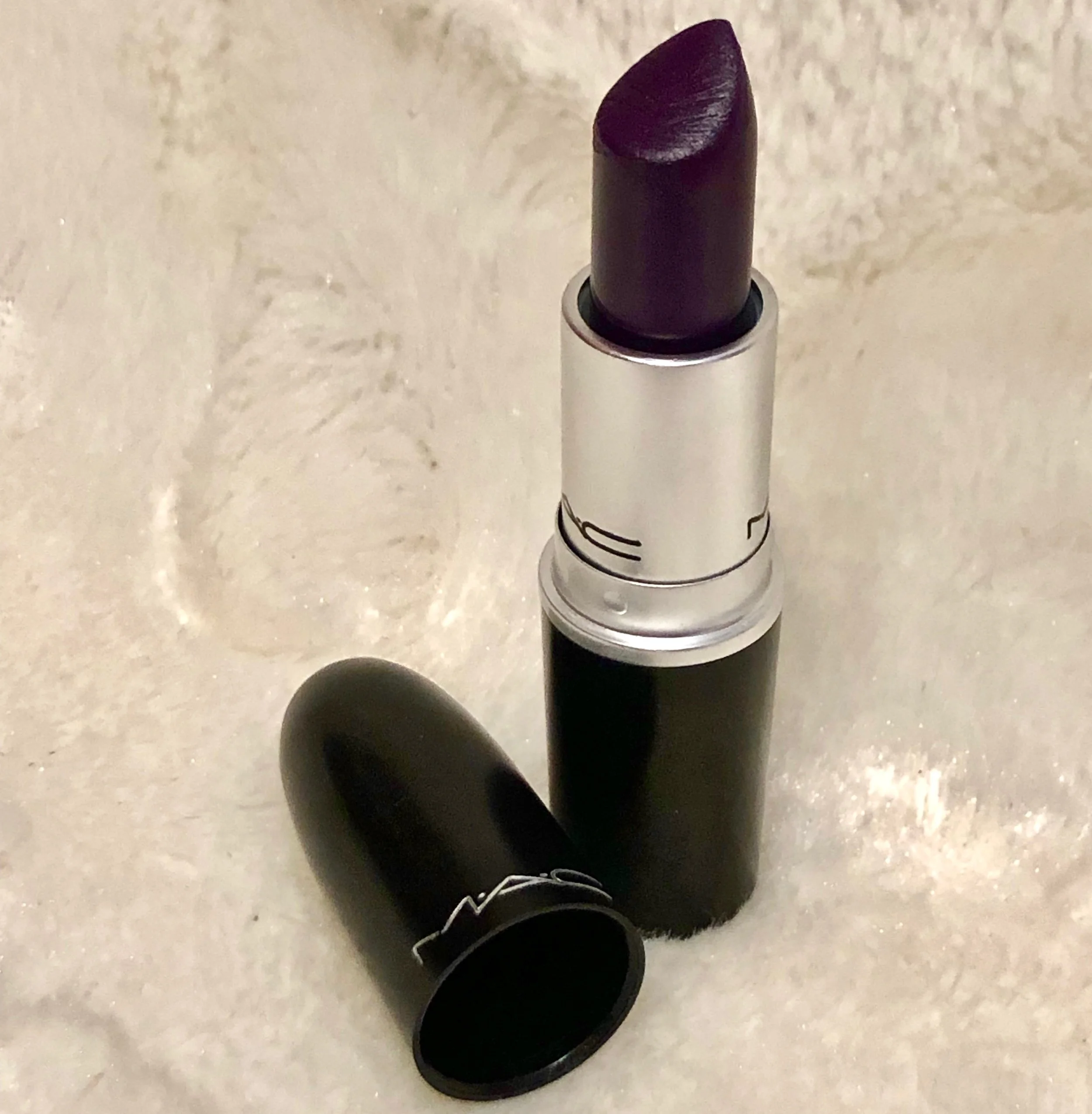 mac dark lipstick