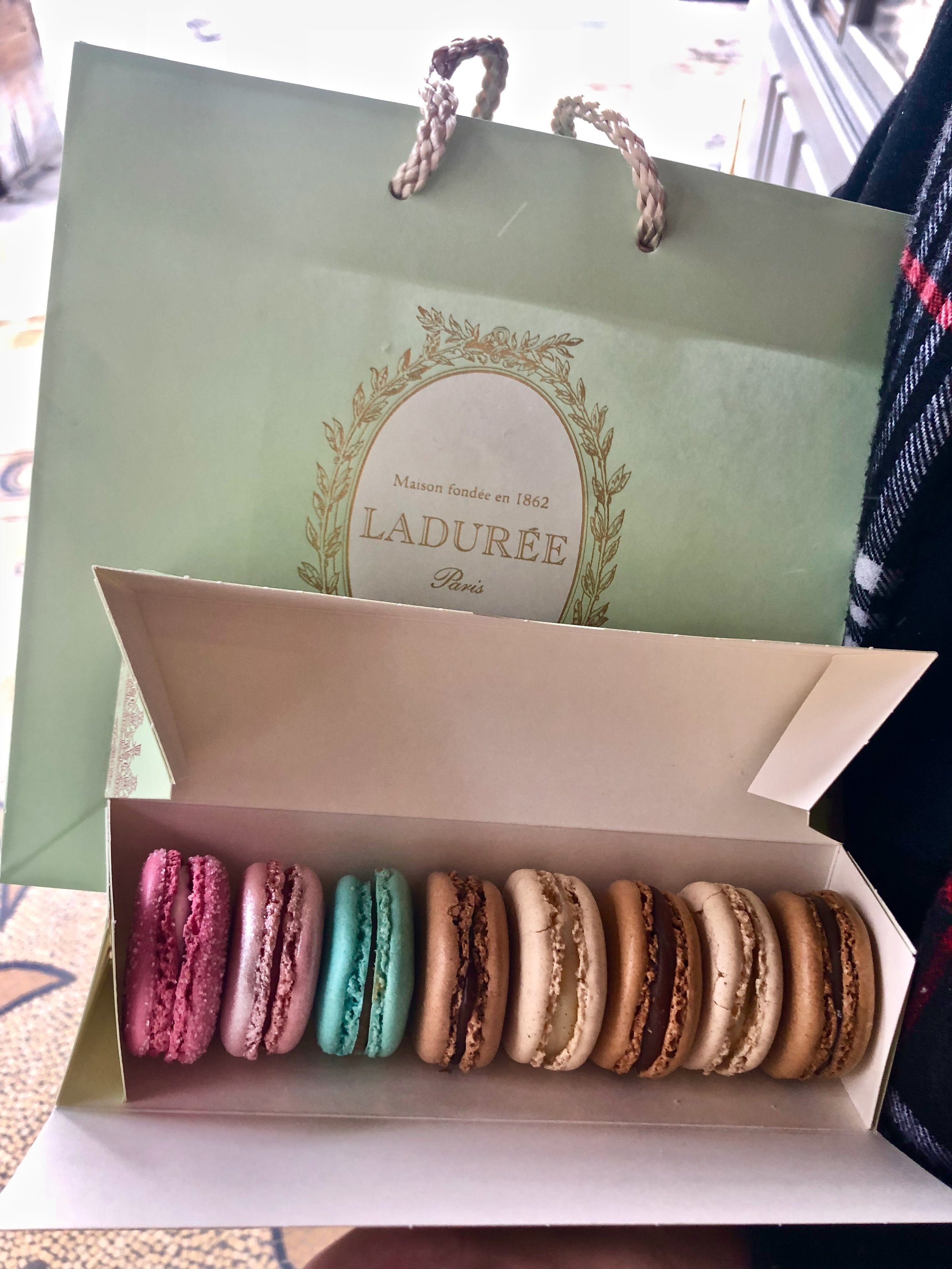 Paris Laduree Macaron French Bakery Patisserie Tea Shop - Champs