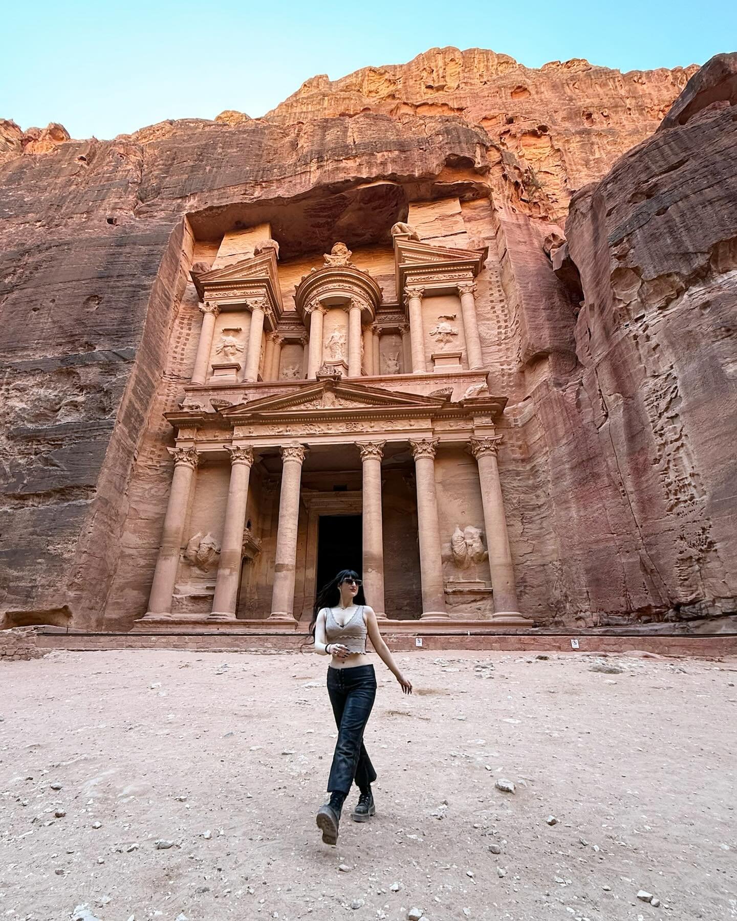 Only have four more wonders of the world to go&hellip;
&bull;
&bull;
(Yes, they did film Indiana Jones here)
&bull;
&bull;
#naturelover #naturelovers #desert #desertlife #travel #travelphotography #naturephotography #happy #jordan🇯🇴 #indianajones #