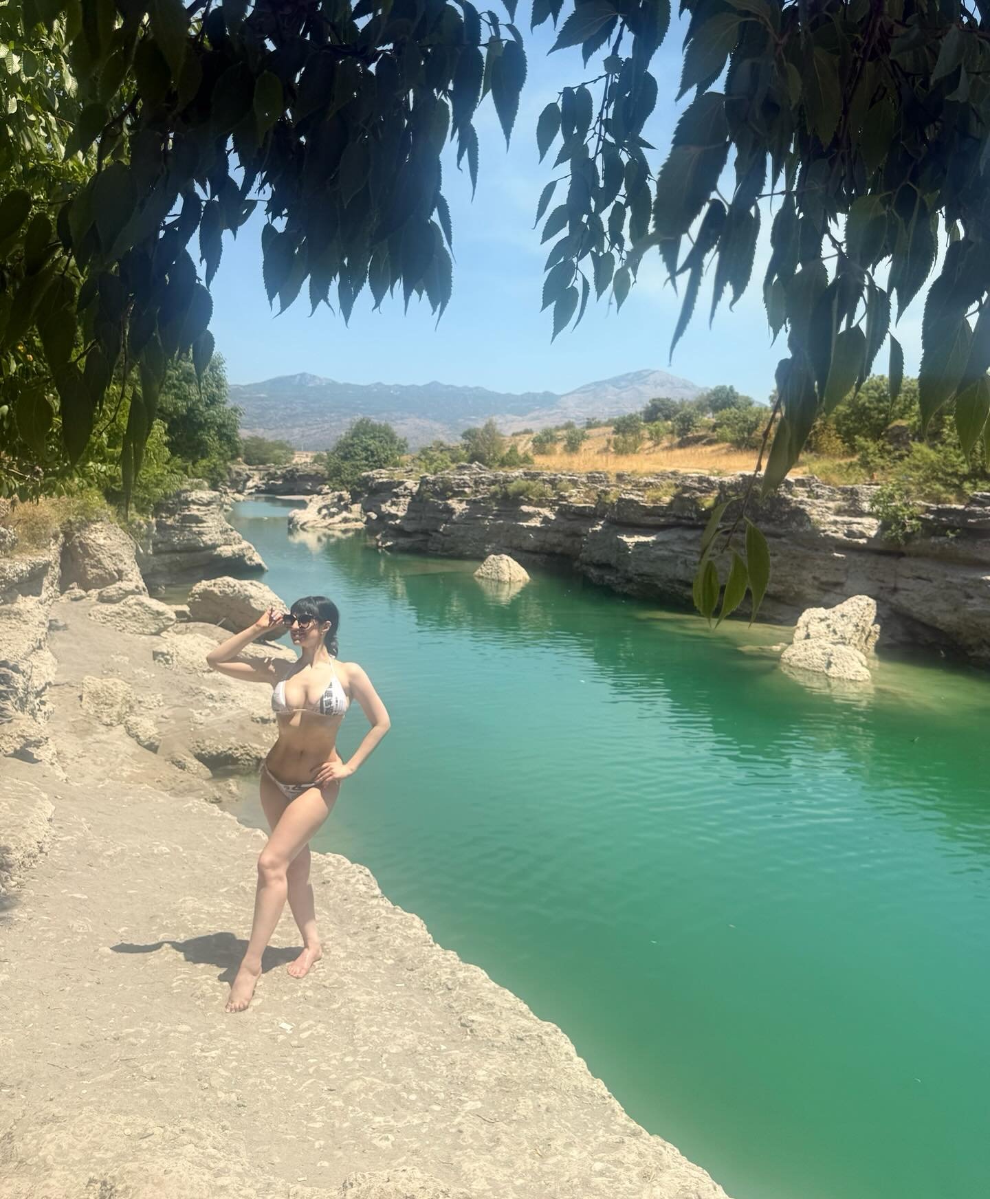 When there&rsquo;s a European heatwave&hellip; Swim (swipe to see me looking like a frog).
&bull;
&bull;
&bull;
&bull;
#naturelover #naturelovers #beach #sea #travel #travelphotography #twopiece #bathingsuit #bikini #naturephotography #swimming #happ