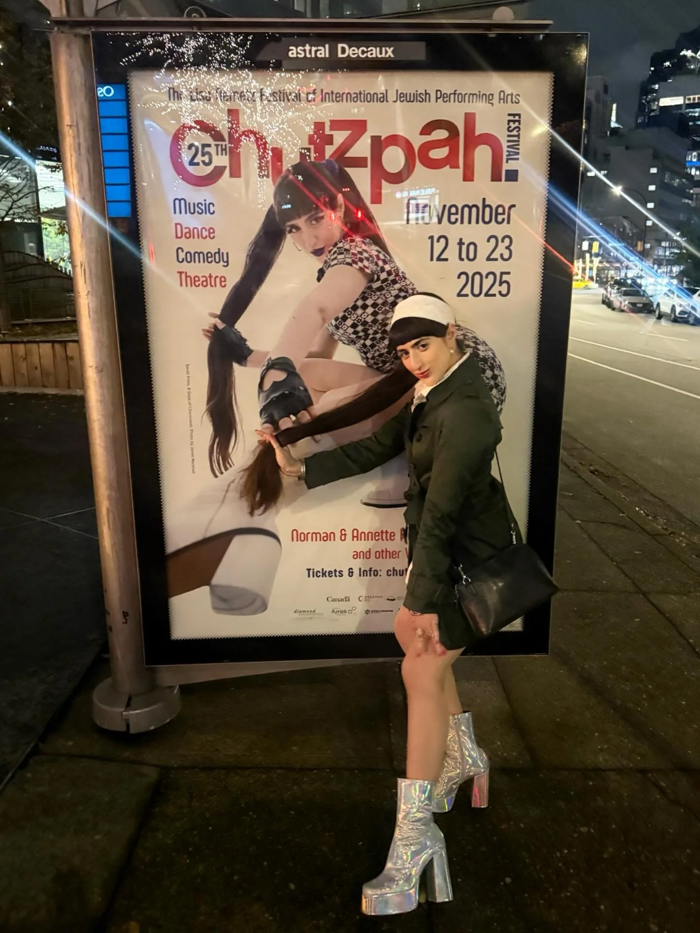 What a sight seeing my face (and short legs) plastered across a city in which I don&rsquo;t live! Thanks for the warm(ish) welcome, Vancouver! Couldn&rsquo;t have asked for a better greeting 🥰 .
&bull;
Shoutout to @leogoldbergart and @harveychanart 