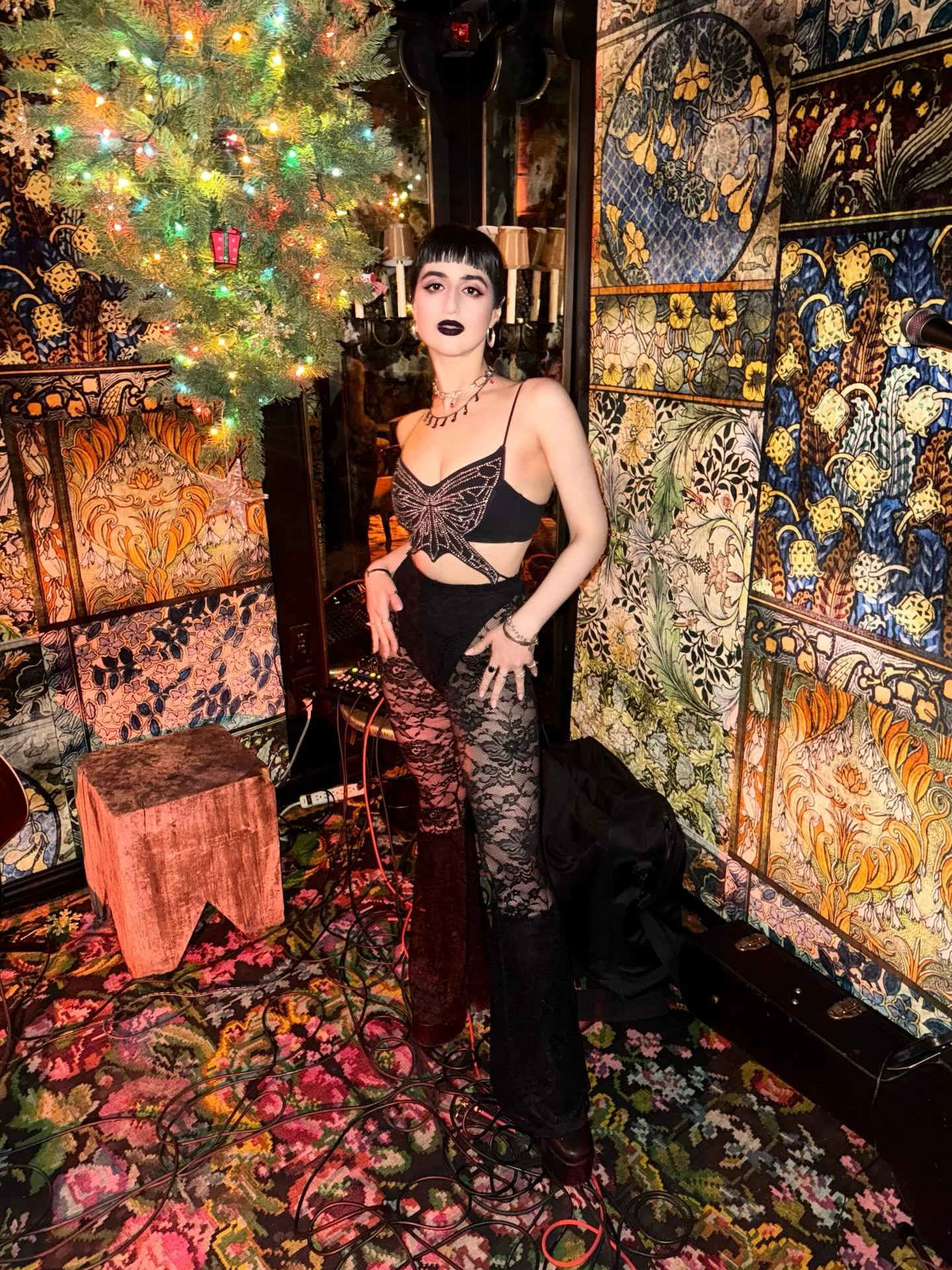 Holidaydreaming 🎄.
&bull;
&bull;
&bull;
&bull;
&bull;
#california #cali #californian #losangeles #la #losangelesactor #actor #actress #redbottoms #caligrammers #hollywood #louboutin #hollywoodactor #christianlouboutin #film #tv #travel #fashion #sty