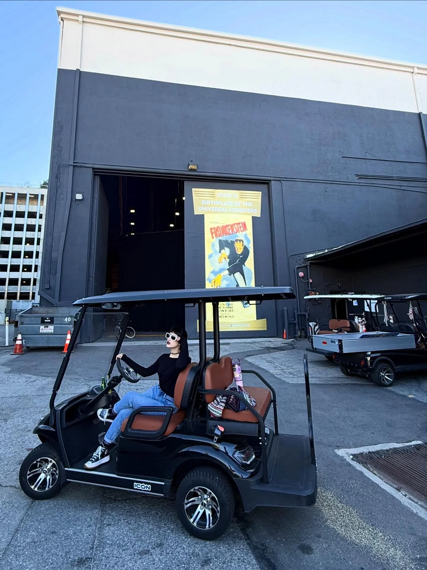 Nothing make you feel more glamorous than a private universal studio tour in someone else&rsquo;s clothes! Grand merci to @emmaminx and @thecalibamamom !
&bull;
&bull;
&bull;
&bull;
&bull;
#california #cali #californian #losangeles #la #losangelesact