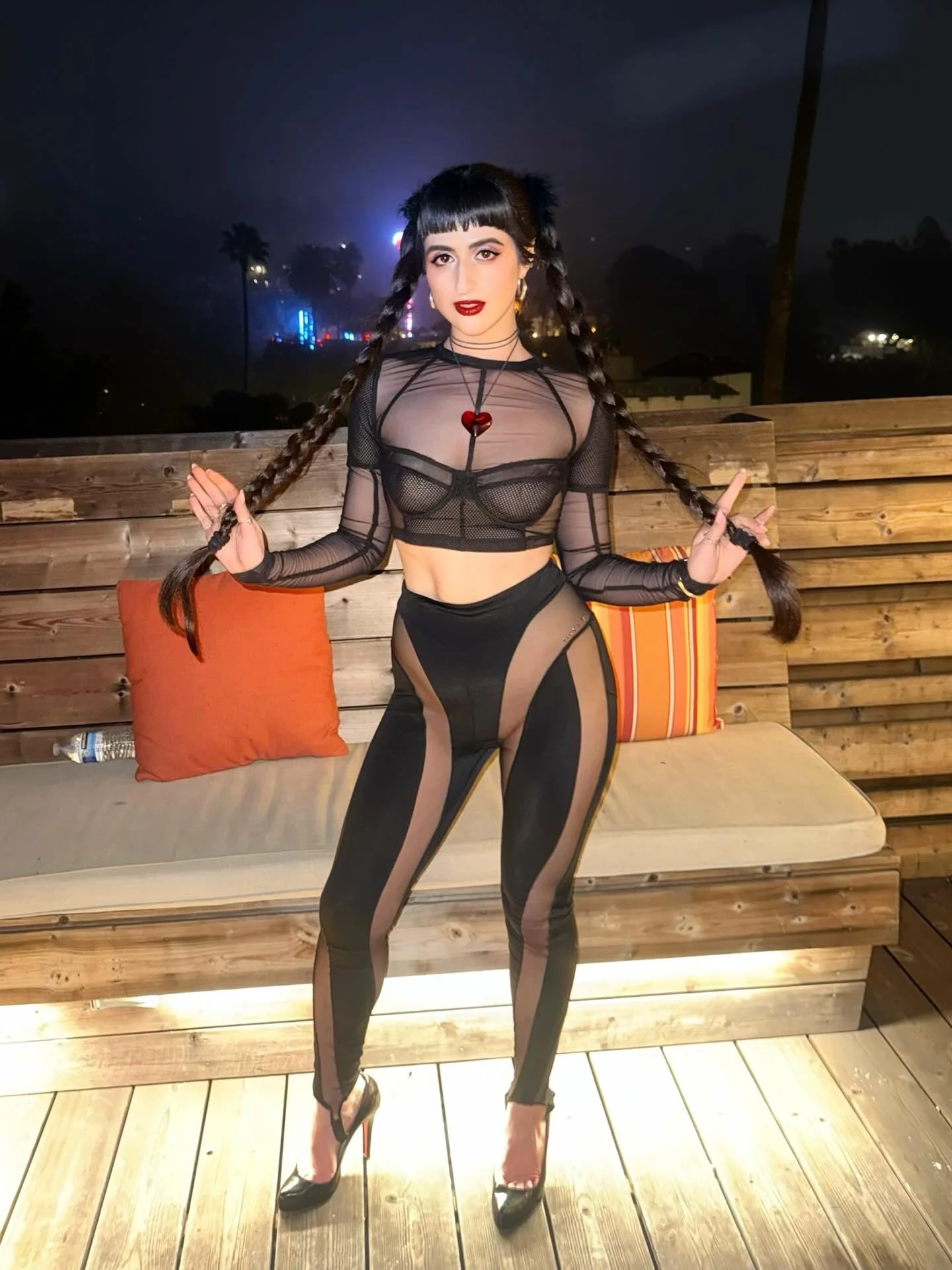 Shamelessly posting more of this outfit because I liked it so much! Pants(?) are MUGLER, ok?!
&bull;
&bull;
&bull;
&bull;
&bull;
#california #cali #californian #losangeles #la #losangelesactor #actor #actress #redbottoms #caligrammers #hollywood #lou