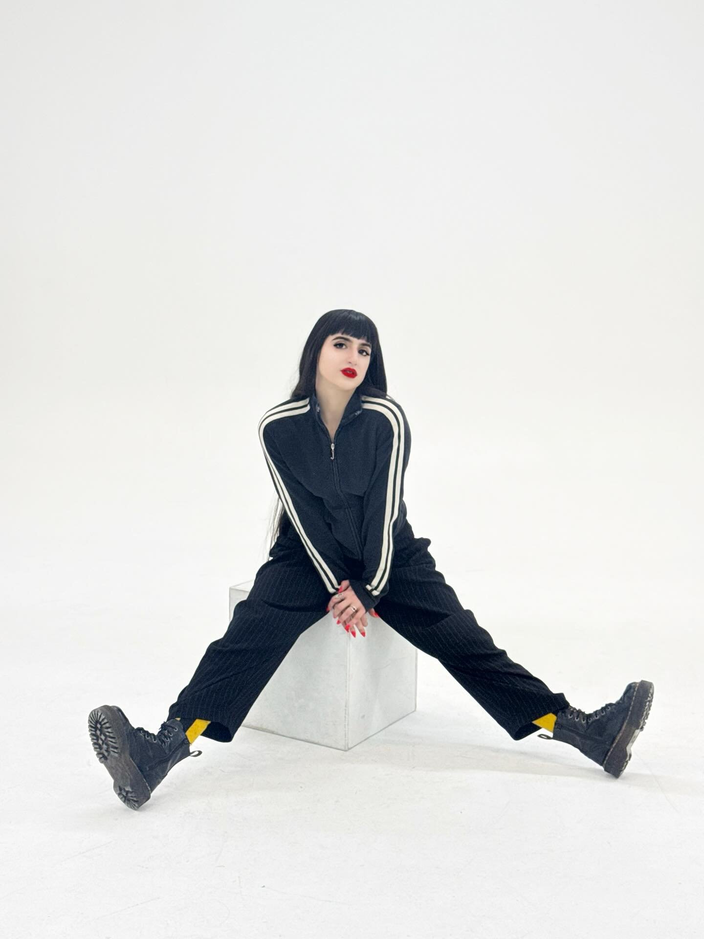 Outfit is giving &ldquo;track, no field&rdquo;. 
&bull;
Always lovely to get beautified by @napsfx ❤️ and take goofy shots between actual work!
&bull;
&bull;
&bull;
&bull;
&bull;
#styleinspo #stylefashion #fashioninspo #fashionaddict #lookoftheday #l