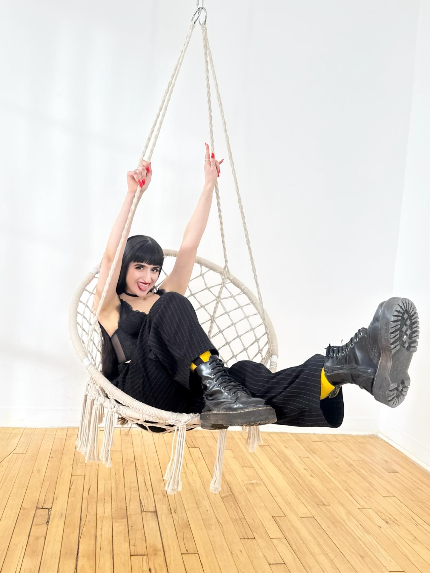 Swing, swang, swung!
&bull;
&bull;
&bull;
&bull;
&bull;
#styleinspo #stylefashion #fashioninspo #fashionaddict #lookoftheday #look #model #photoshoot #fashionstyle #modellife #styleblogger #outfitinspiration #actor #art #ootd #styleoftheday #outfitof