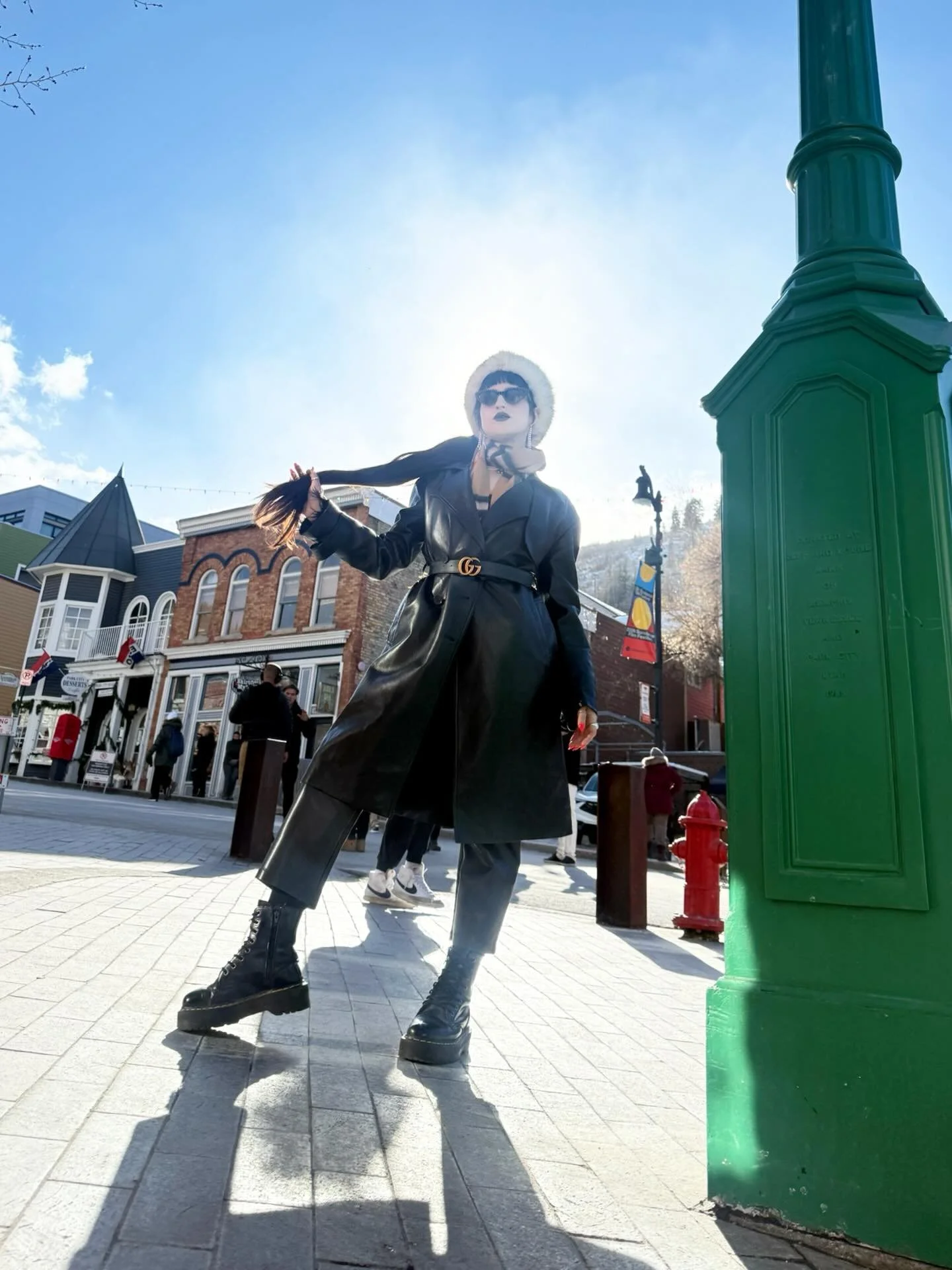 Fresh and former friends keeping me warm these days!
&bull;
&bull;
&bull;
&bull;
&bull;
#actor #actress #caligrammers #hollywood #hollywoodactor film tv travel fashion style ootd outfitoftoday outfits fashion winterfashion winterstyle coat thighhighs