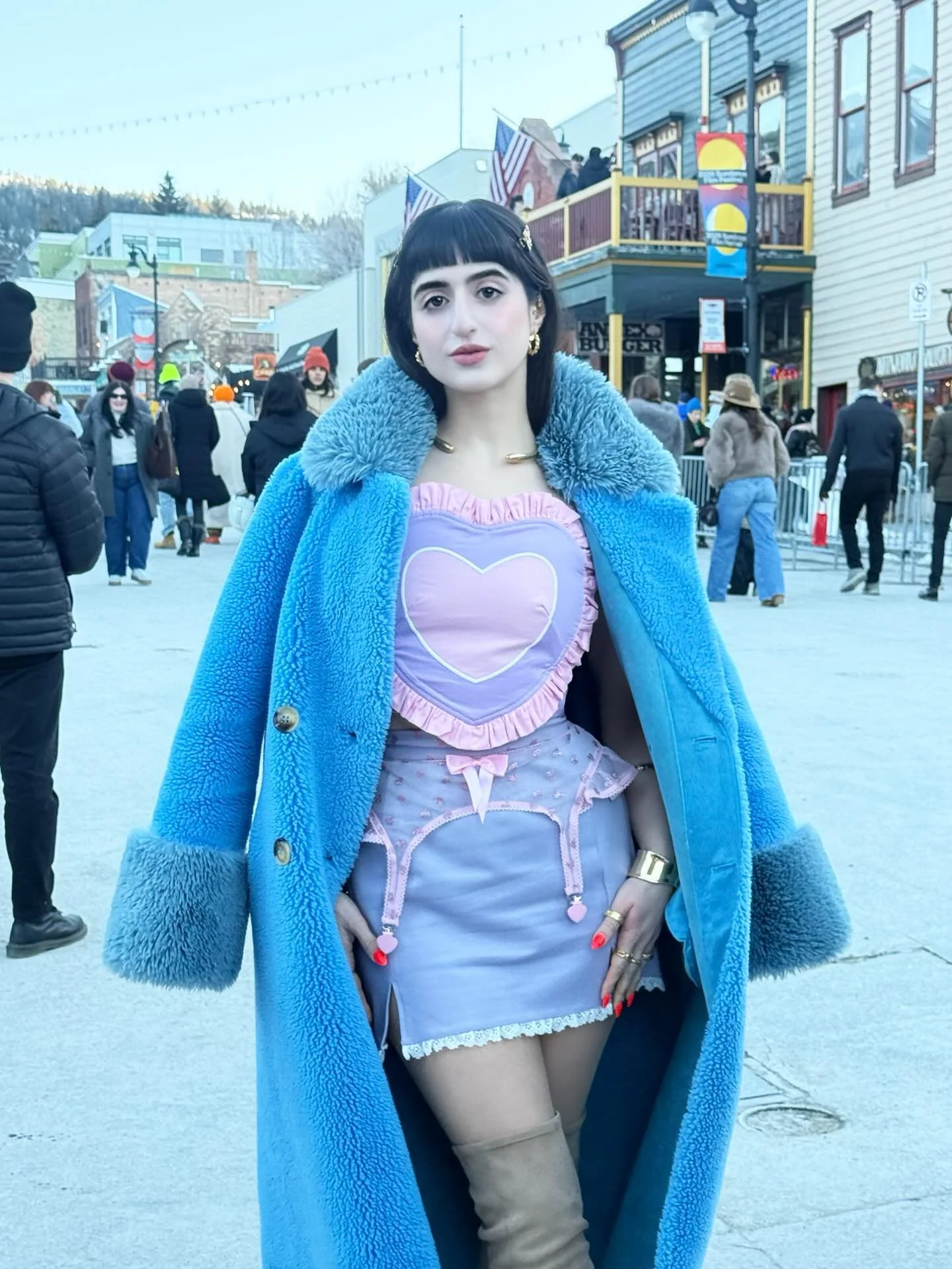 Sundance 2026&hellip; utah best!
&bull;
&bull;
&bull;
&bull;
&bull;
#actor #actress #caligrammers #hollywood #hollywoodactor #film #tv #travel #fashion #style #ootd #outfitoftoday #outfits #fashion #winterfashion #winterstyle #coat #thighhighs #thigh